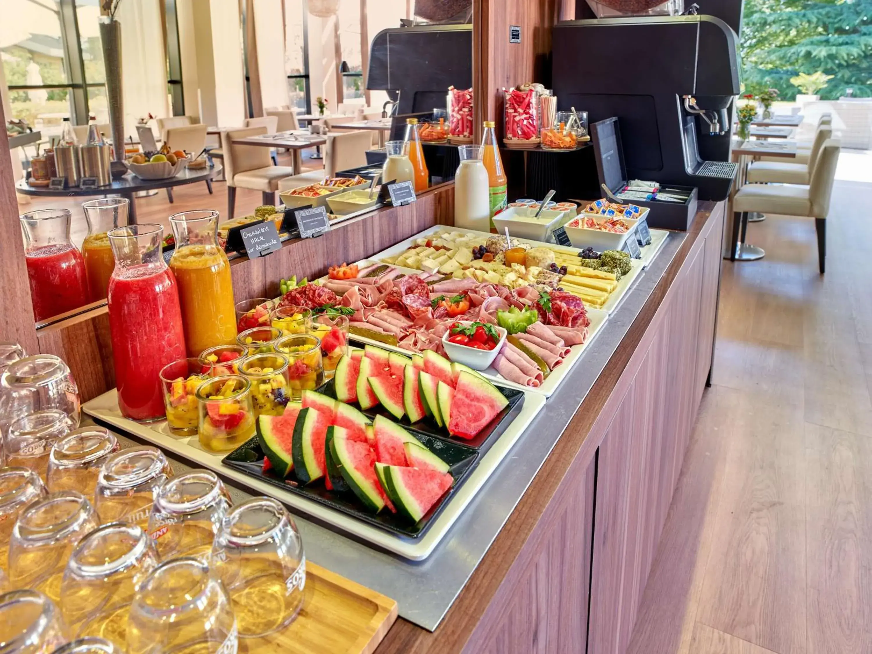 Breakfast in Best Western Plus Metz Technopole Breakfast in Best Western Plus Metz Technopole