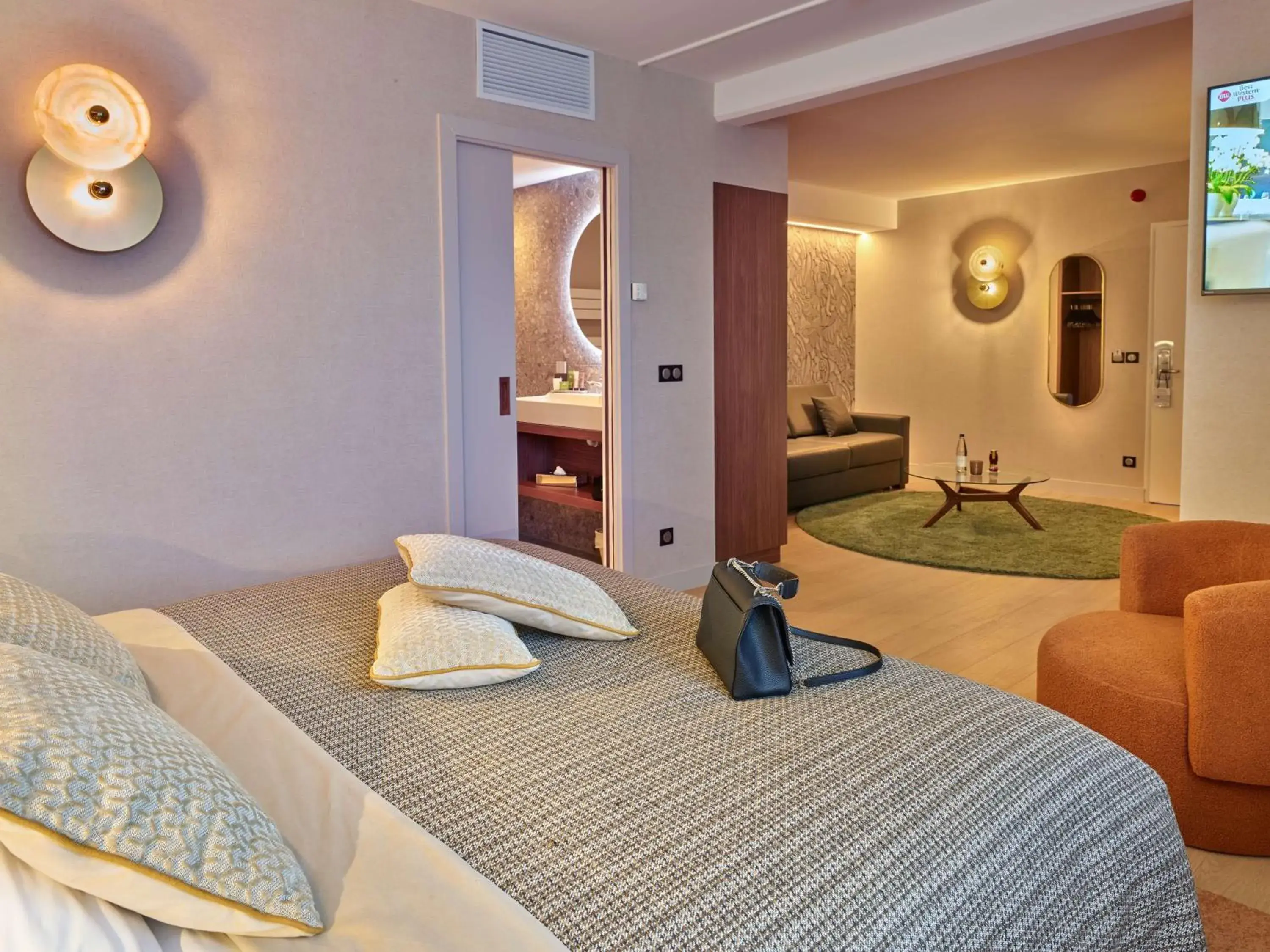 Photo of the whole room, Bed in Best Western Plus Metz Technopole Photo of the whole room, Bed in Best Western Plus Metz Technopole