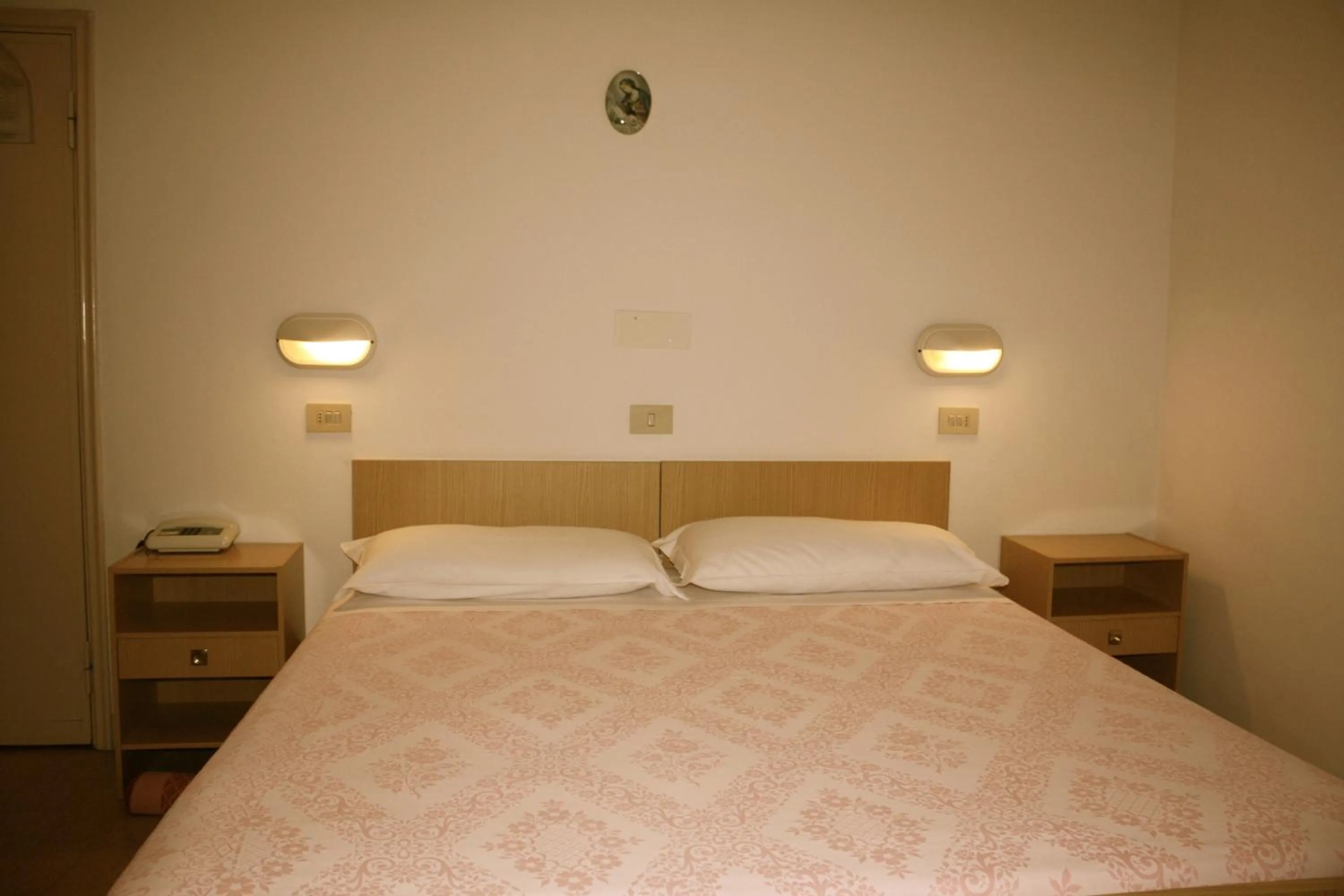 Photo of the whole room, Bed in Albergo Villa Dionori