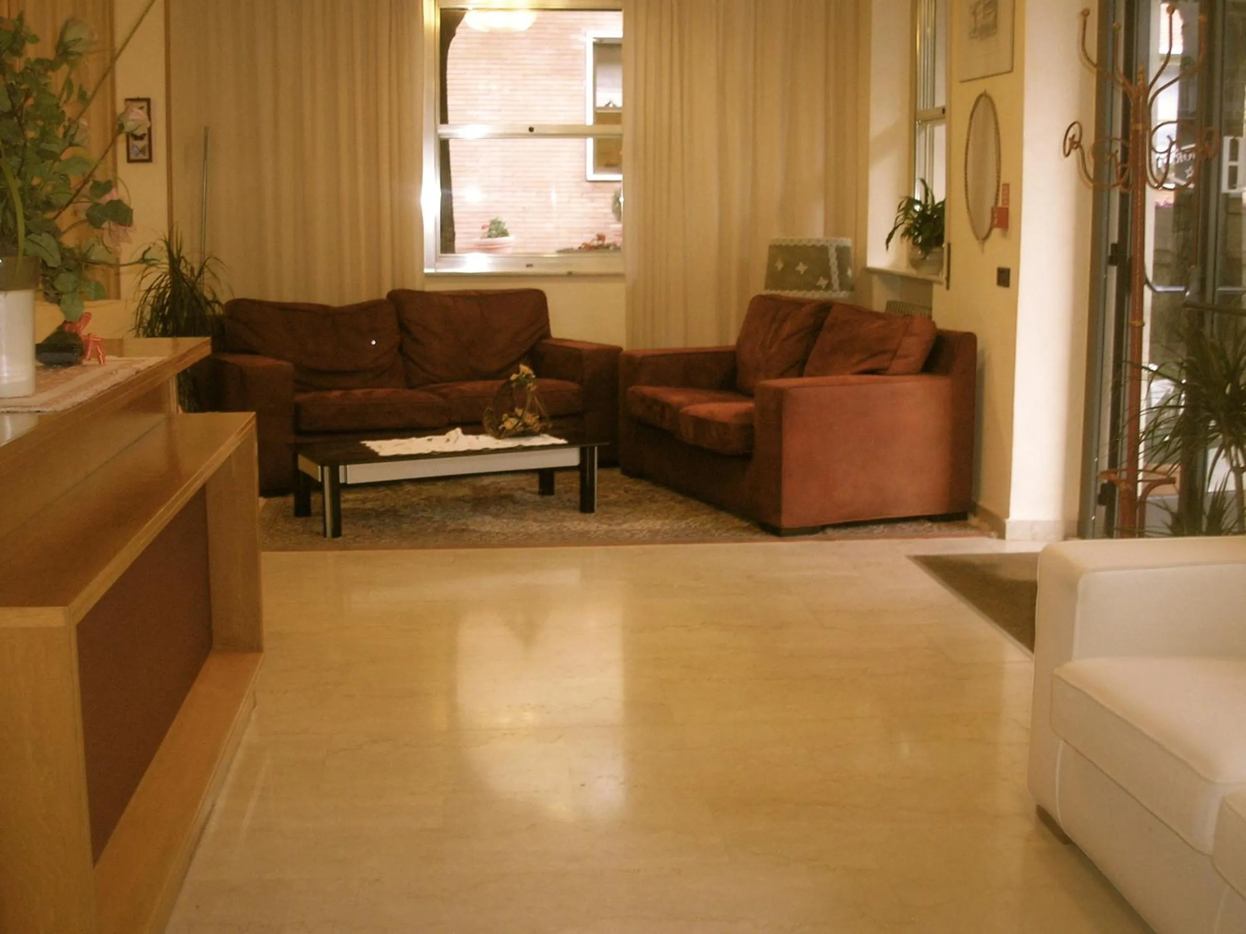 Communal lounge/ TV room in Albergo Villa Dionori