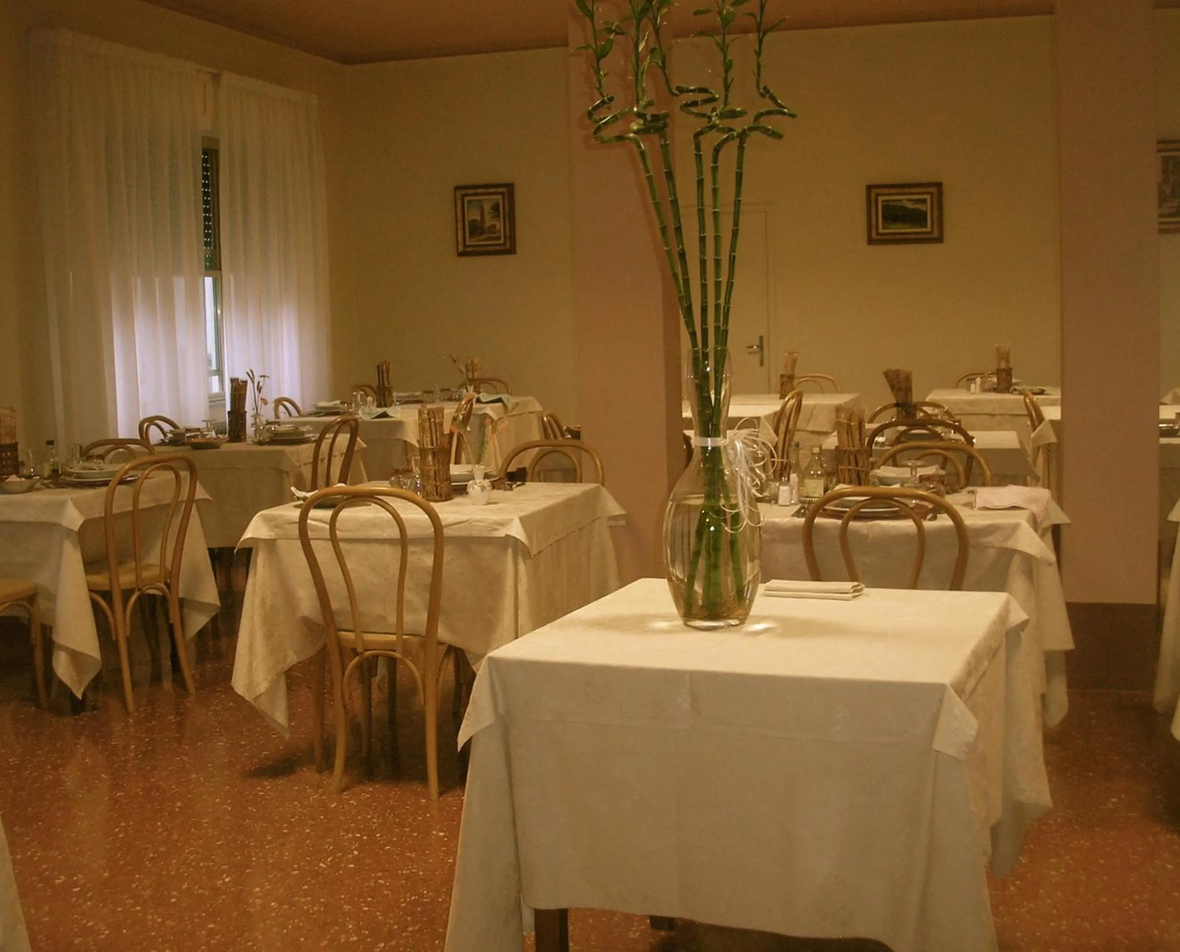 Restaurant/places to eat in Albergo Villa Dionori