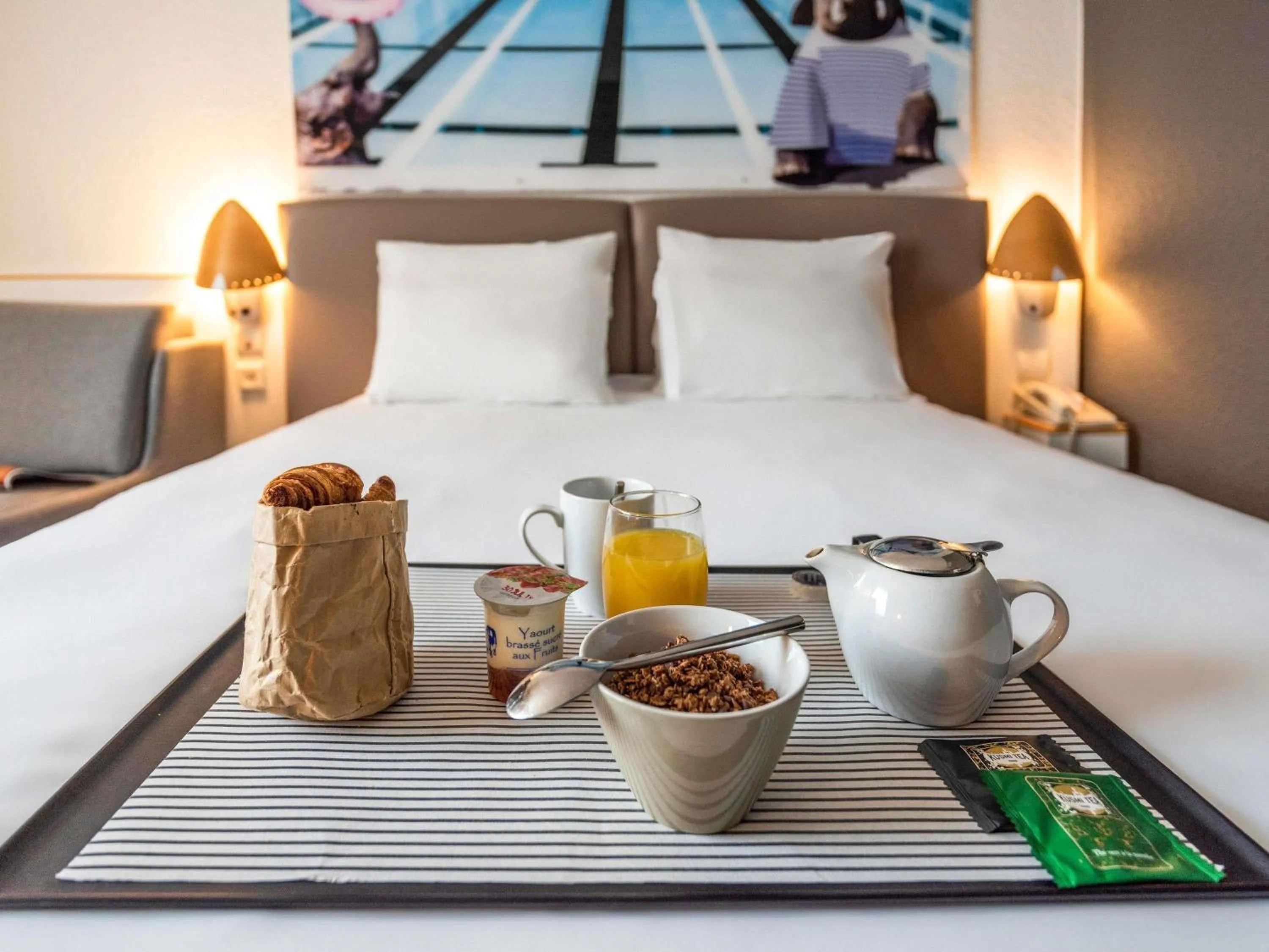 Bedroom, Bed in Hotel Novotel Evry Courcouronnes