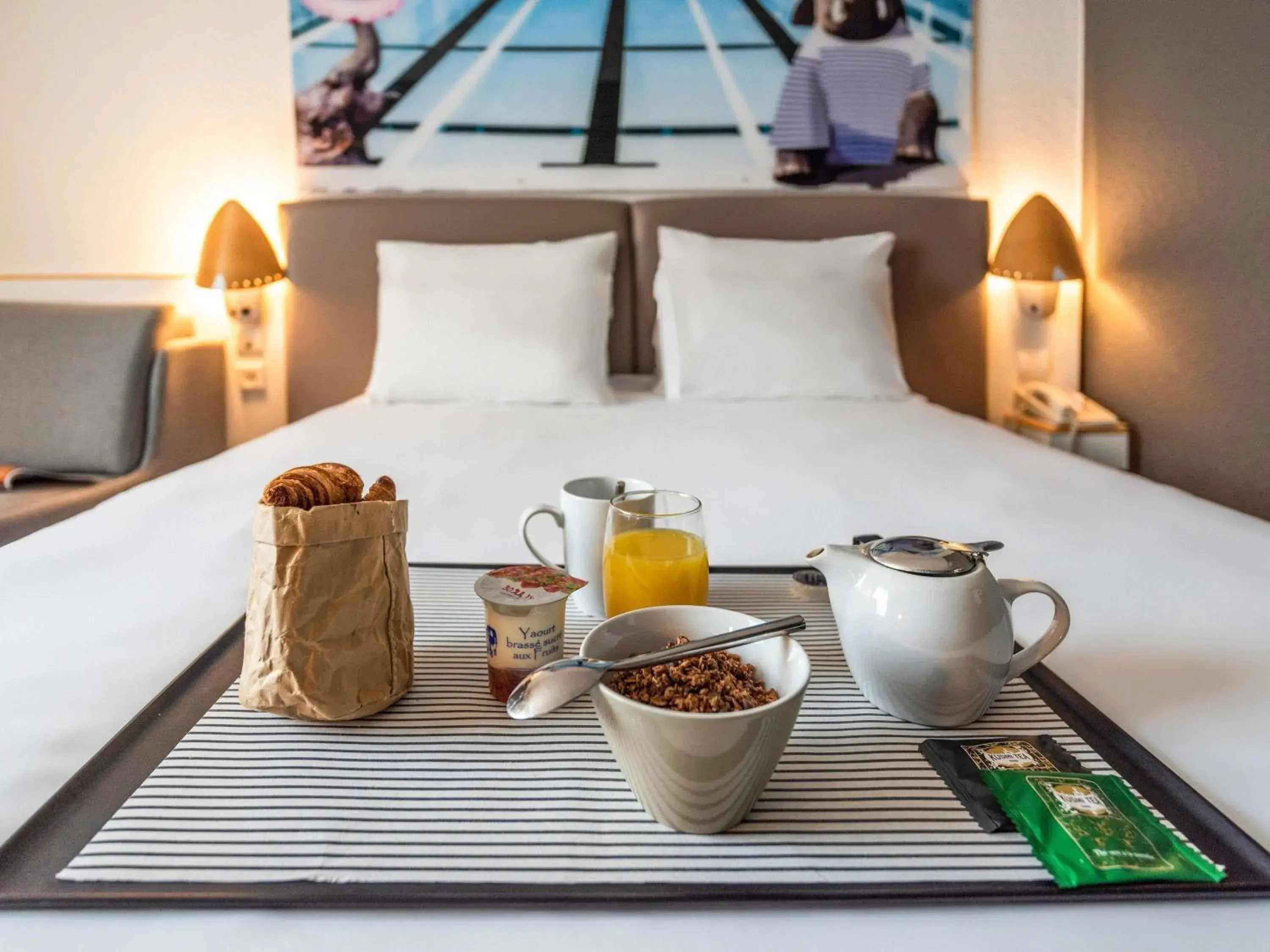 Bedroom, Bed in Hotel Novotel Evry Courcouronnes Bedroom, Bed in Hotel Novotel Evry Courcouronnes