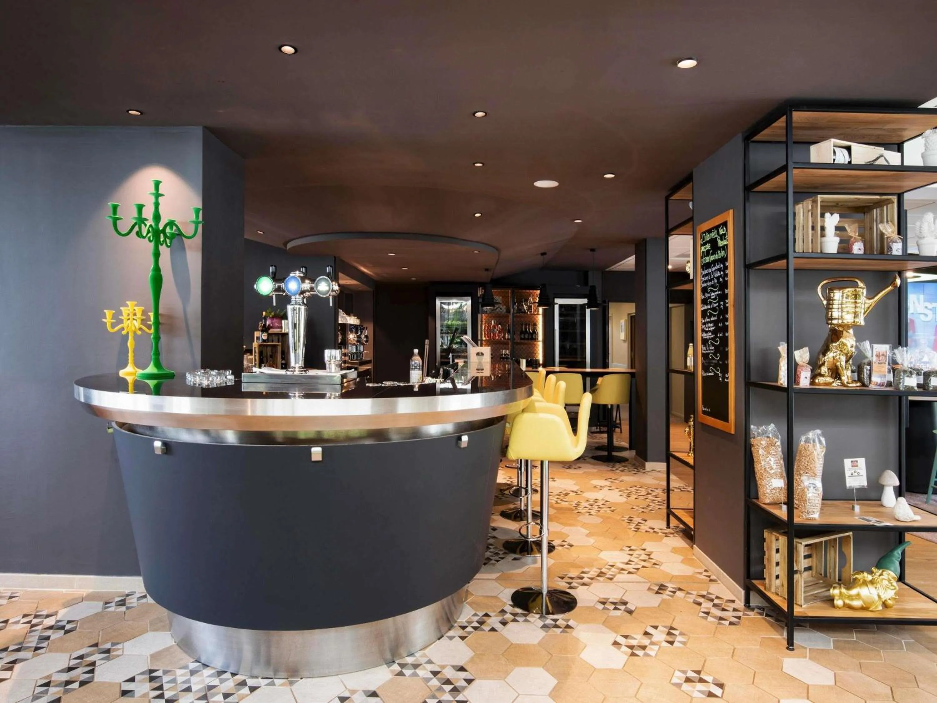 Lounge or bar in Hotel Novotel Evry Courcouronnes