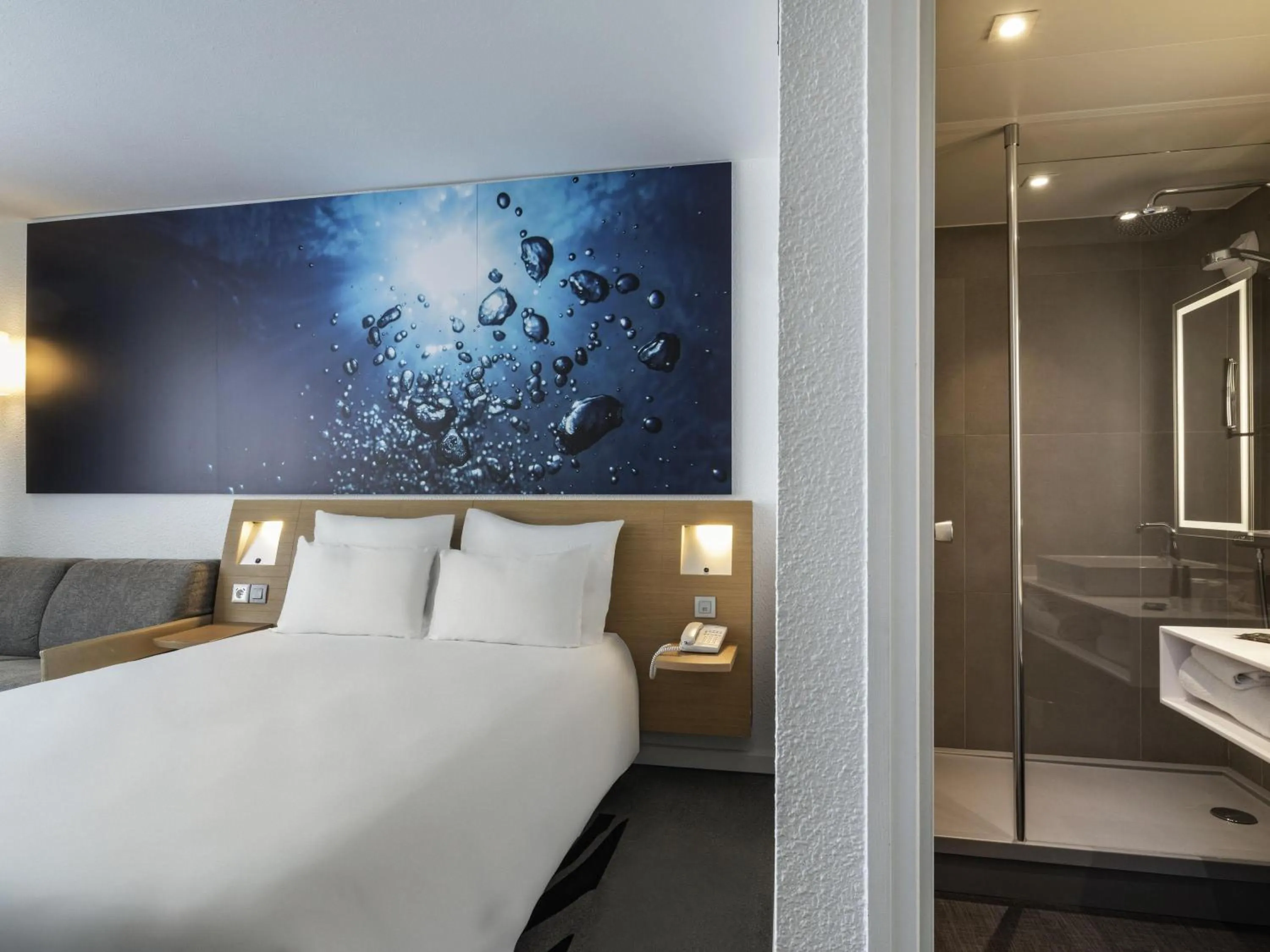 Bedroom, Bed in Hotel Novotel Evry Courcouronnes