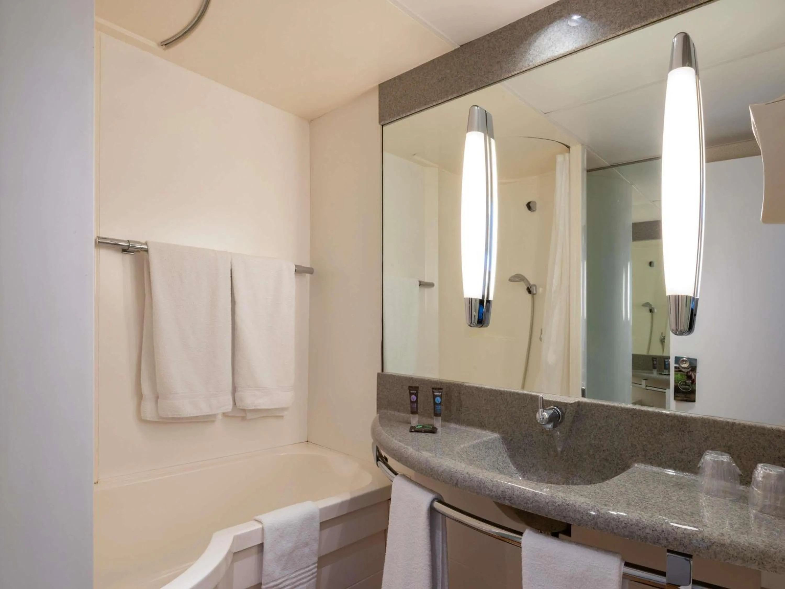 Bedroom in Hotel Novotel Evry Courcouronnes