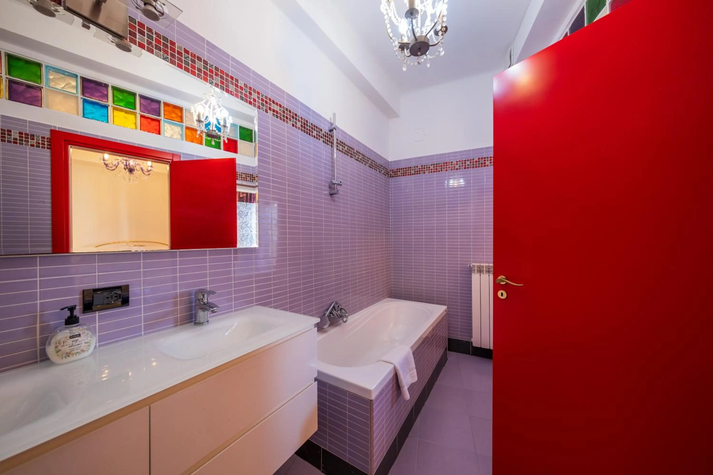 Bathroom, Bed in BBC Christian Bed & Breakfast