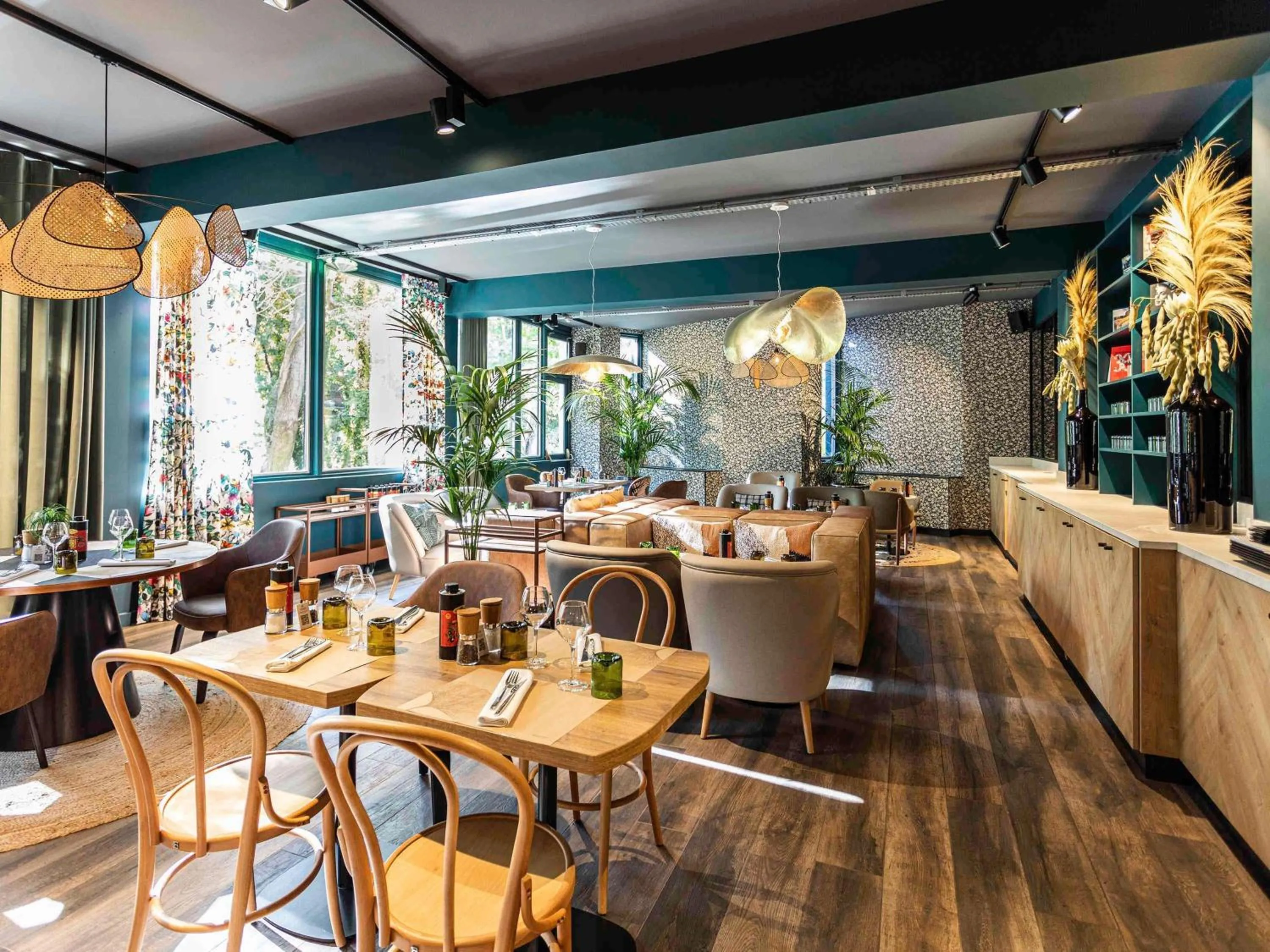 Restaurant/places to eat in Novotel Valence Sud