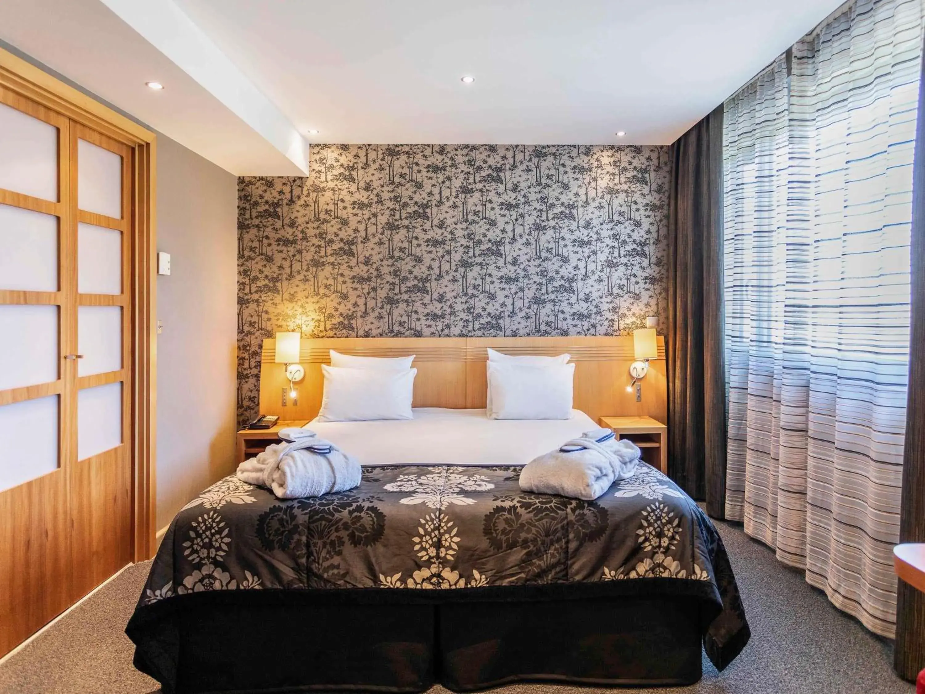 Bedroom, Bed in Novotel Valence Sud Bedroom, Bed in Novotel Valence Sud