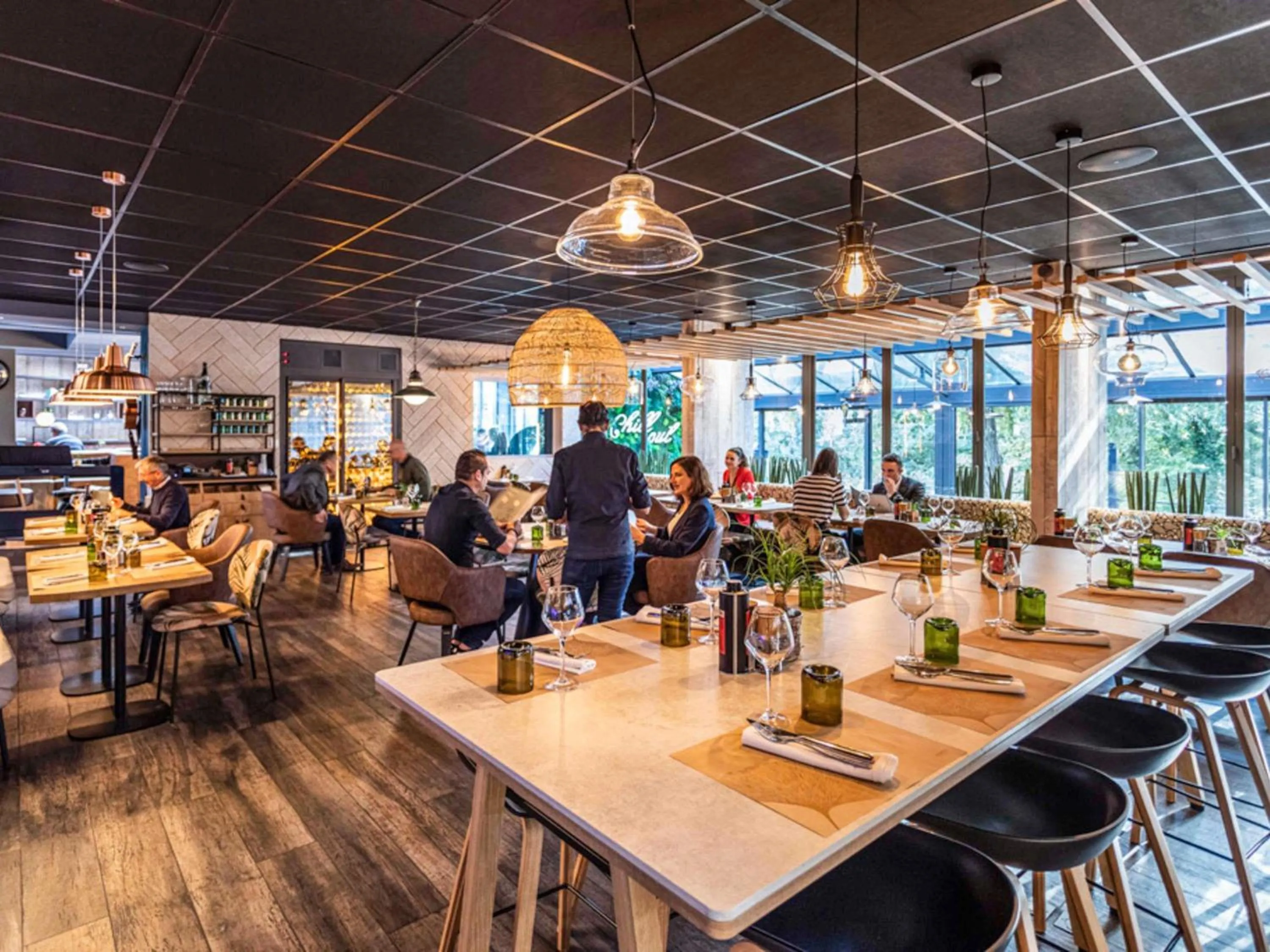 Restaurant/places to eat in Novotel Valence Sud