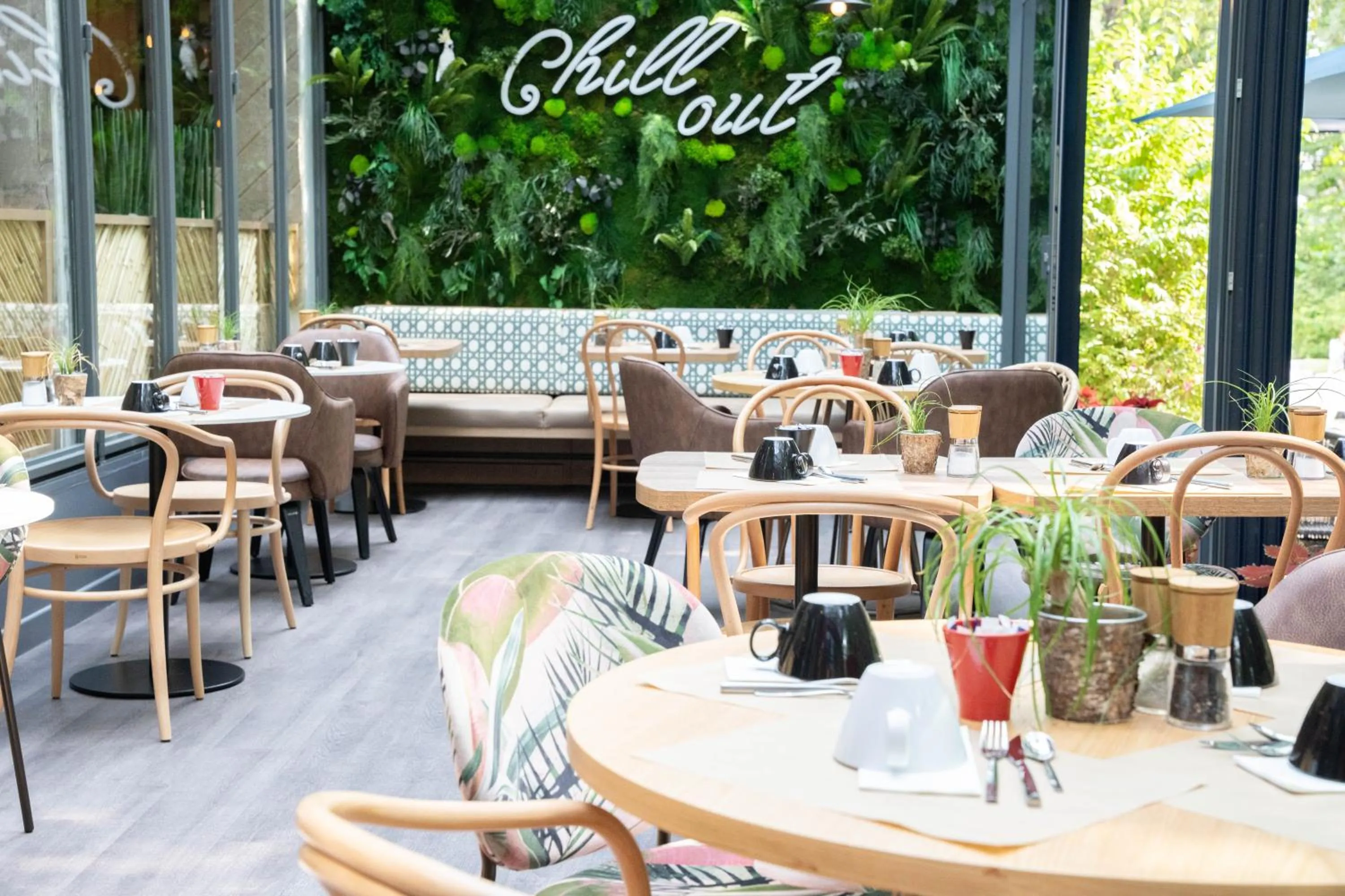 Restaurant/places to eat in Novotel Valence Sud