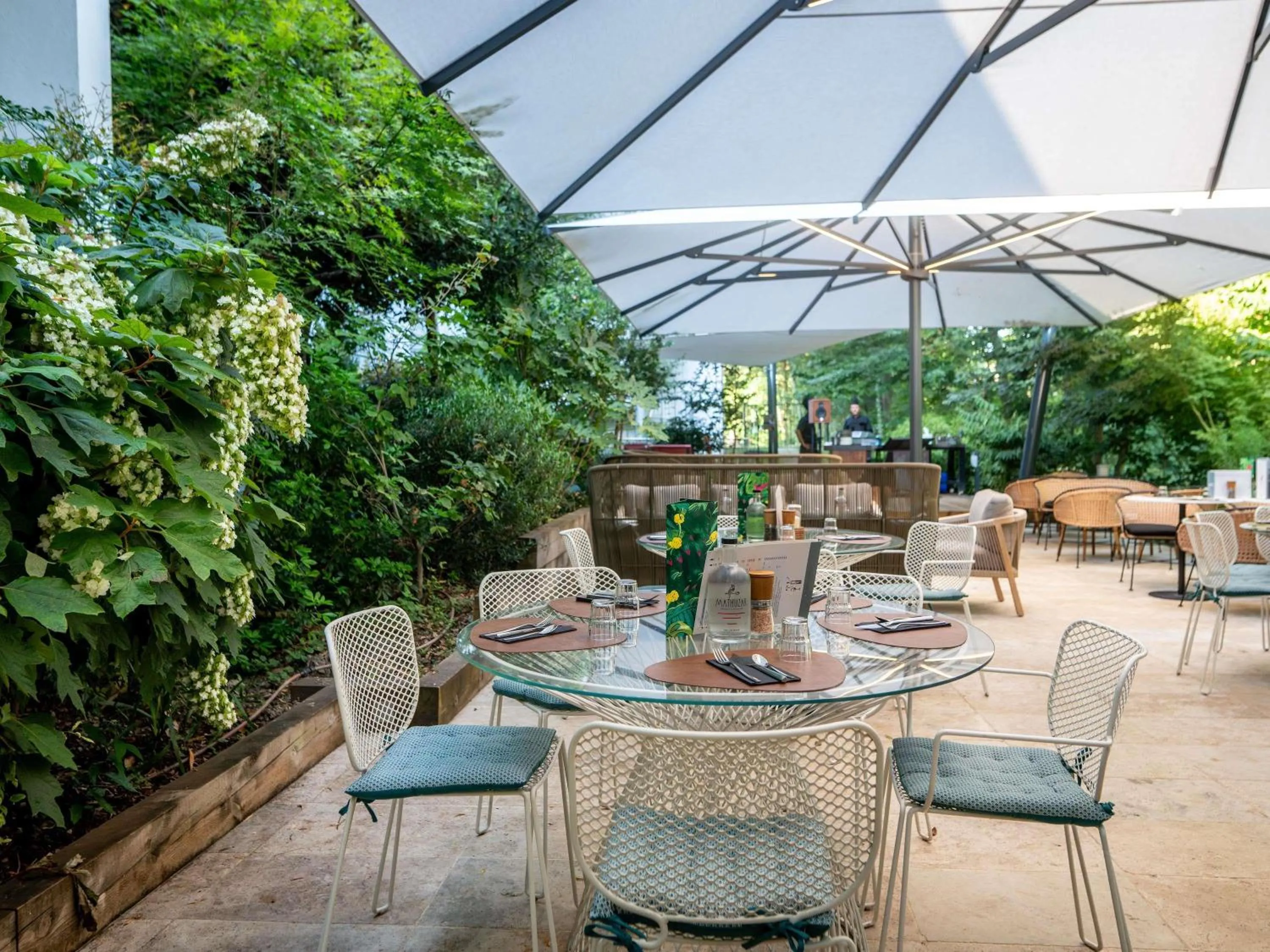 Restaurant/places to eat in Novotel Valence Sud