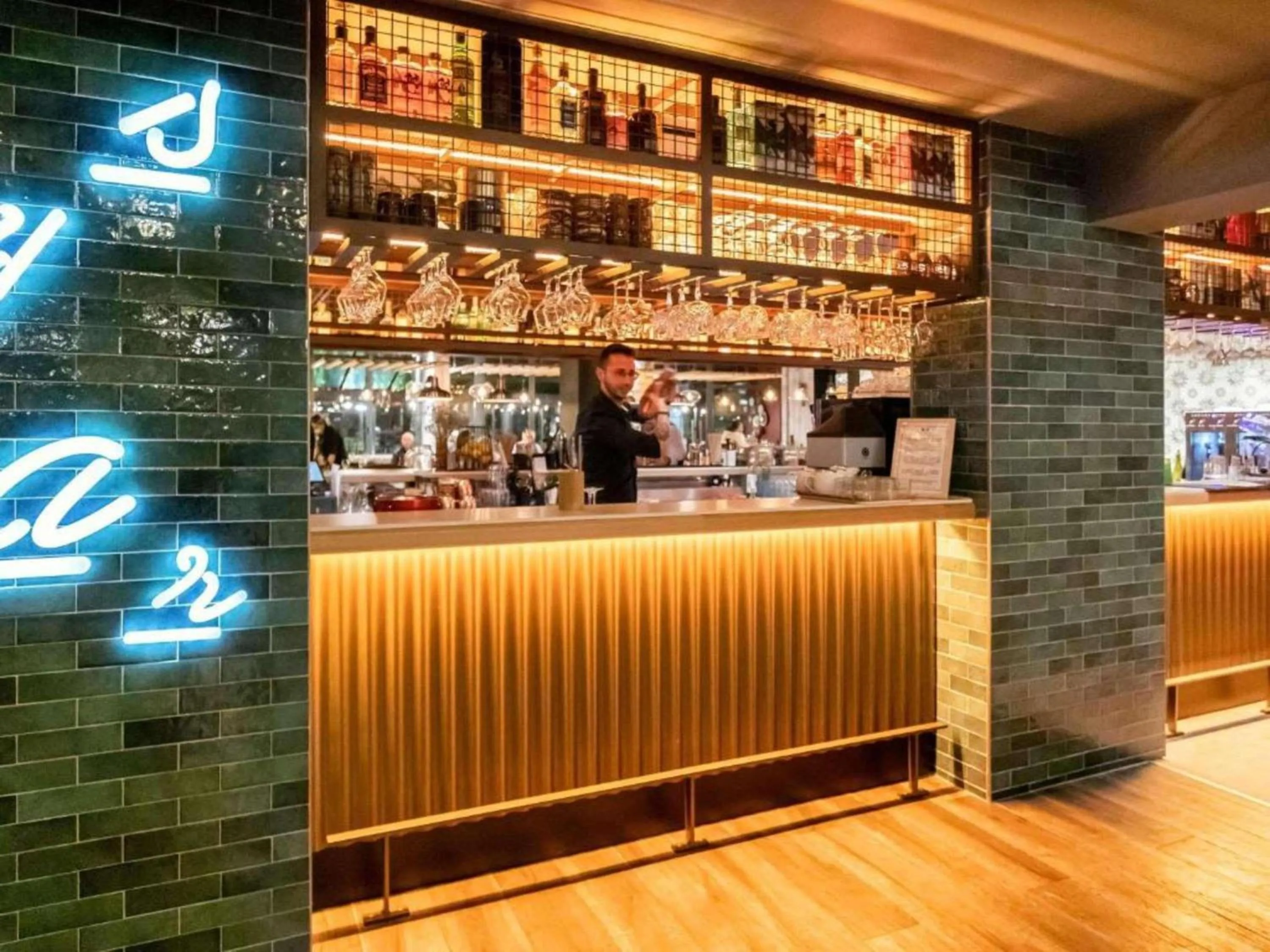 Lounge or bar in Novotel Valence Sud