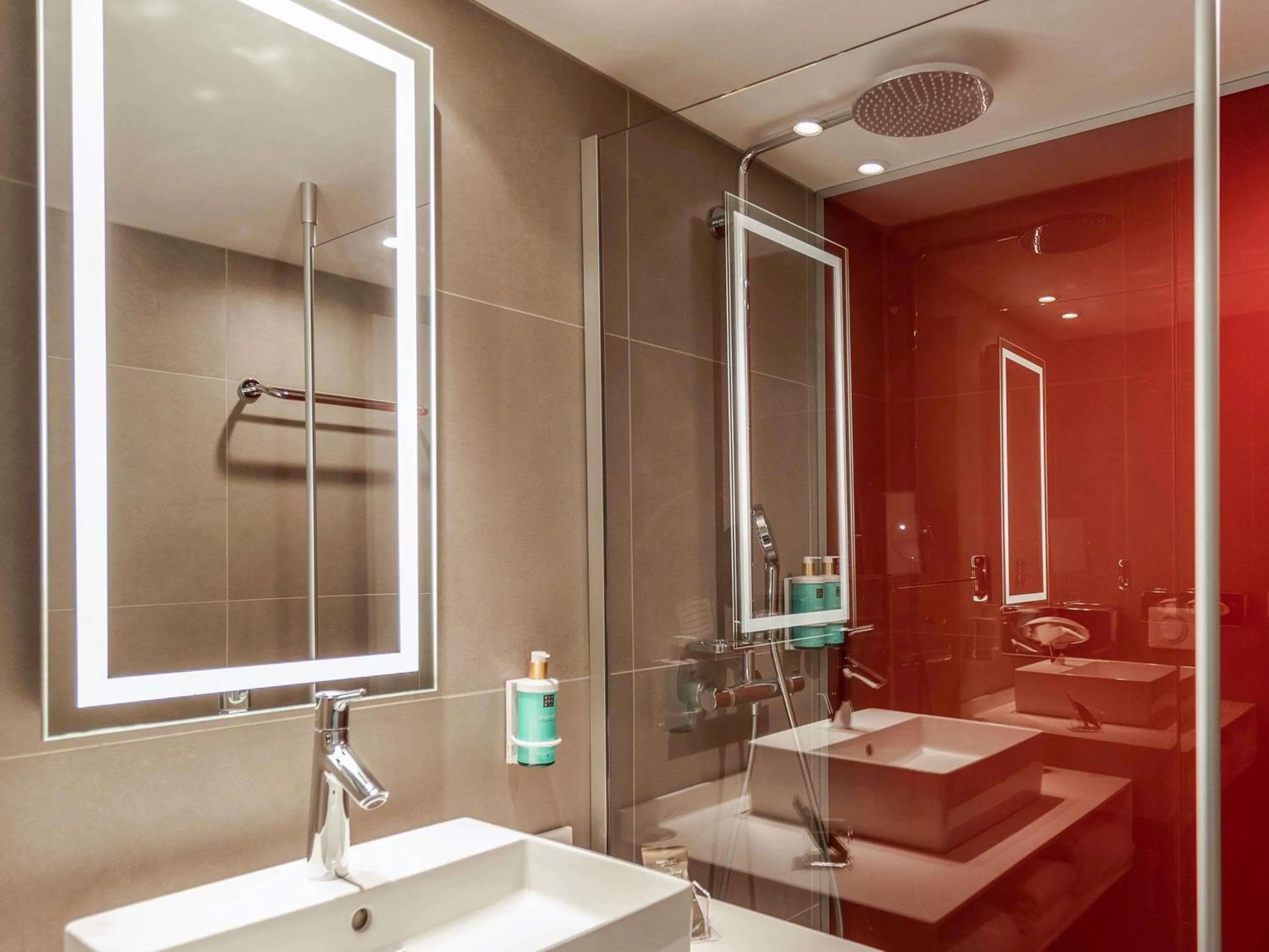 Bedroom in Novotel Valence Sud