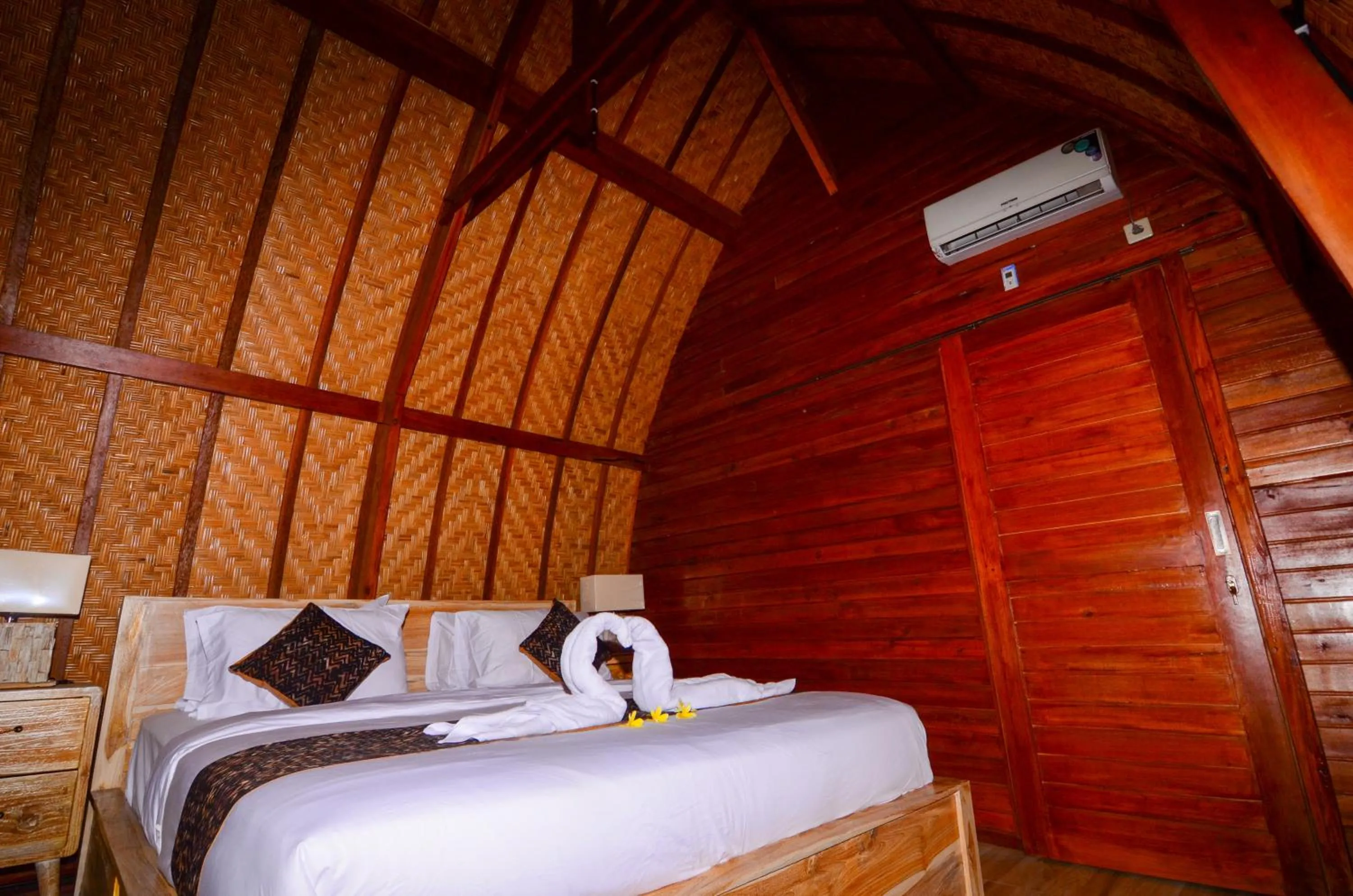 Photo of the whole room, Bed in Batur Panorama