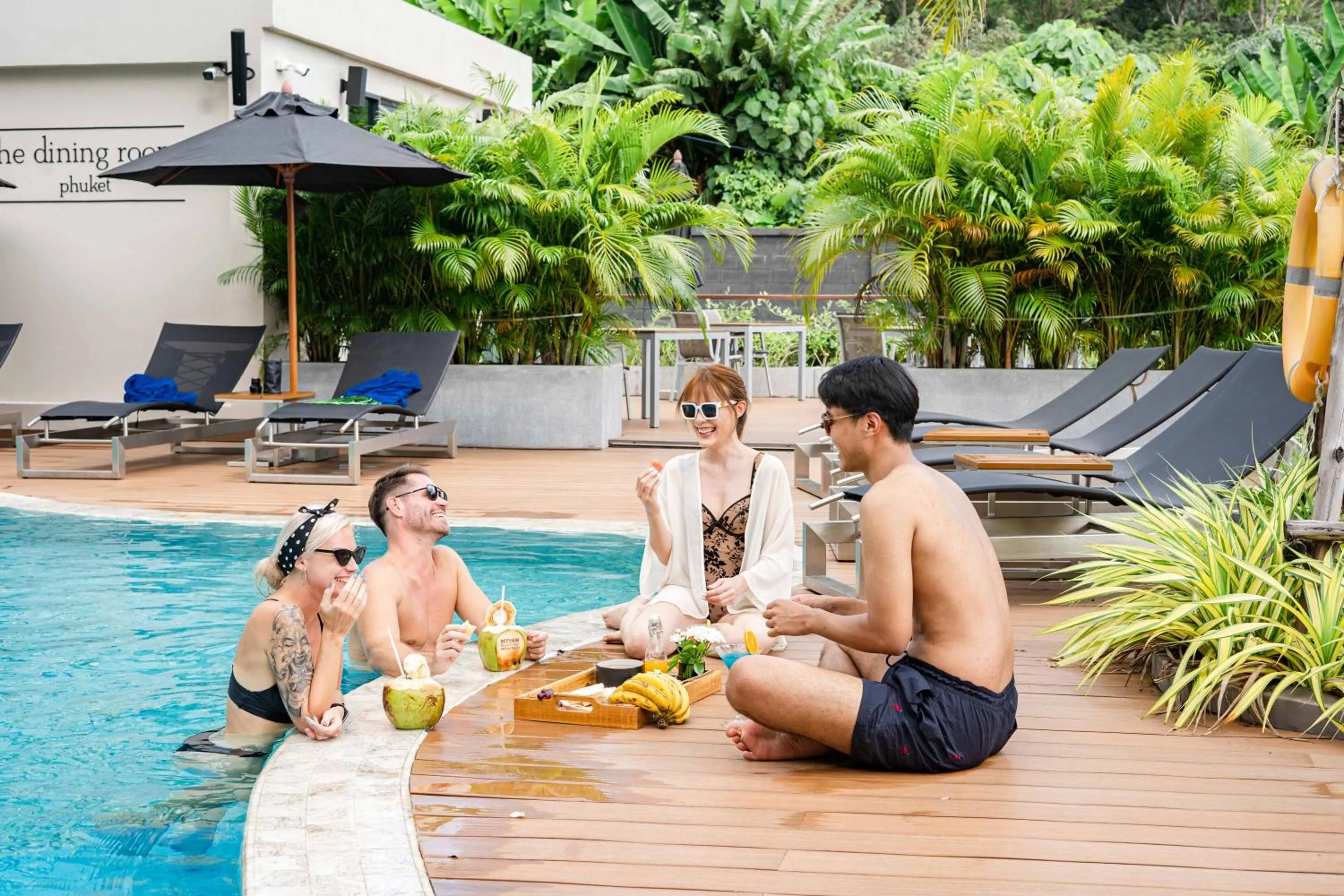 Lounge or bar in SKYVIEW Resort Phuket Patong Beach