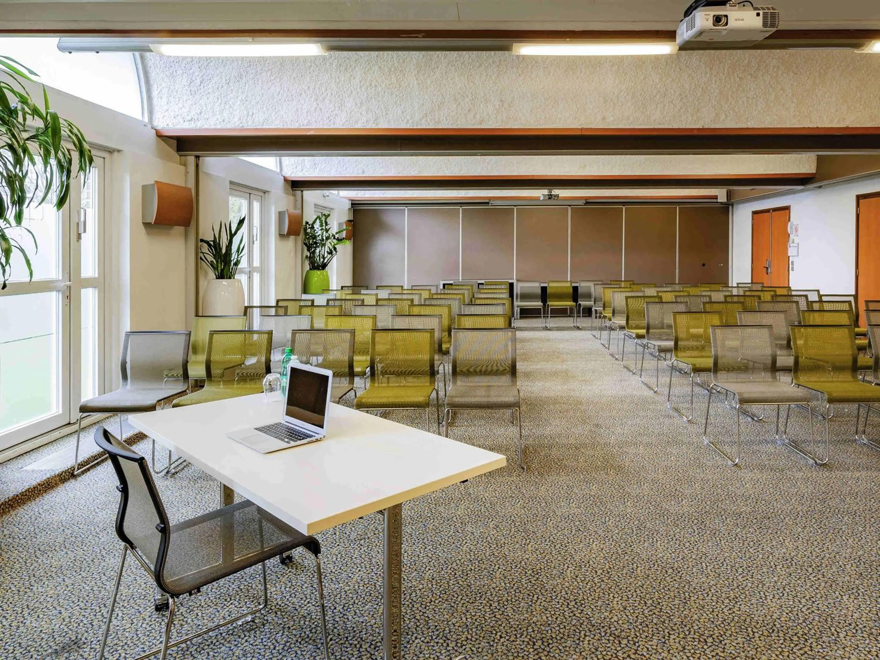 Meeting/conference room in Hôtel Novotel Valenciennes