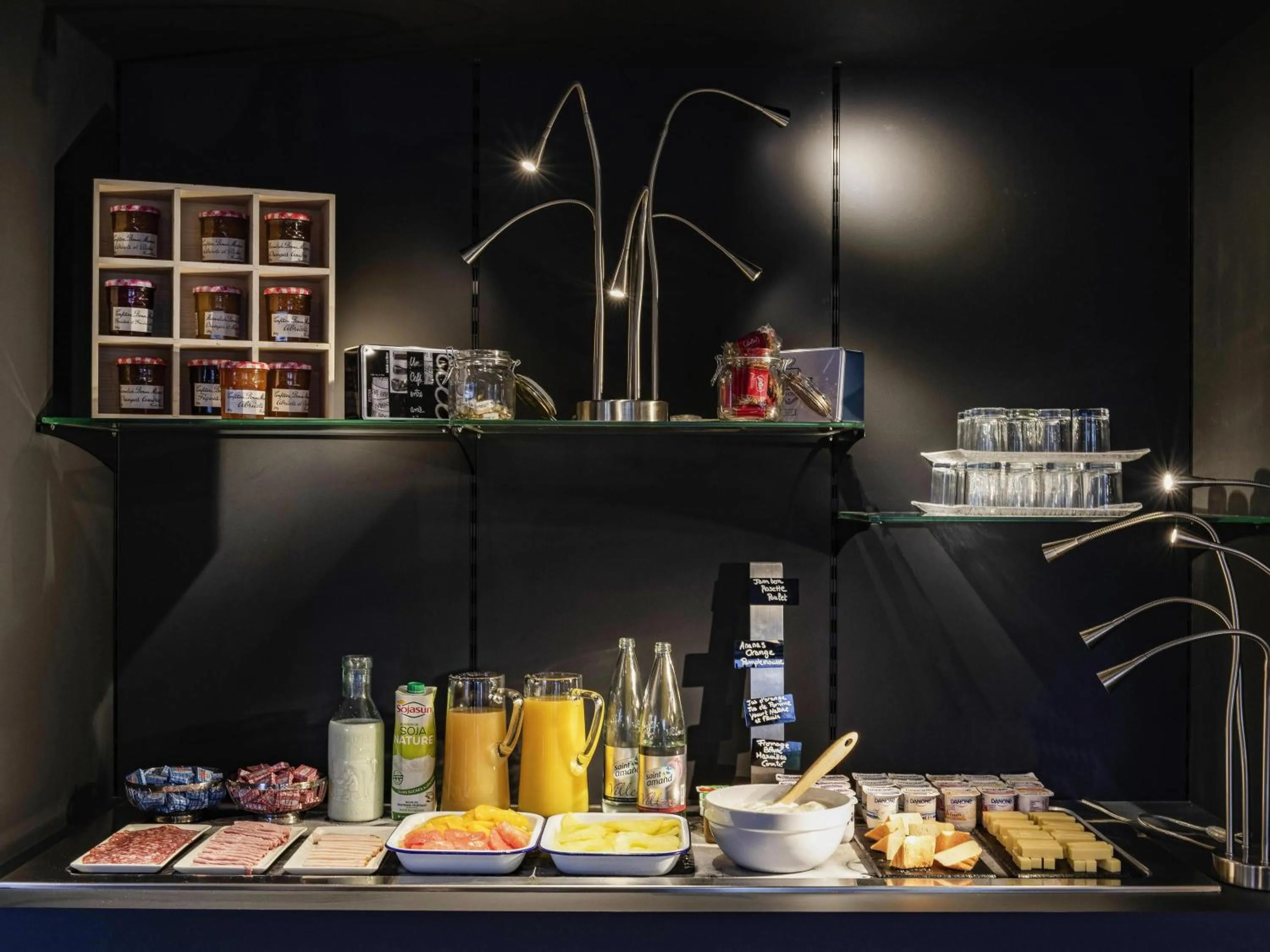 Restaurant/places to eat in Hôtel Novotel Valenciennes