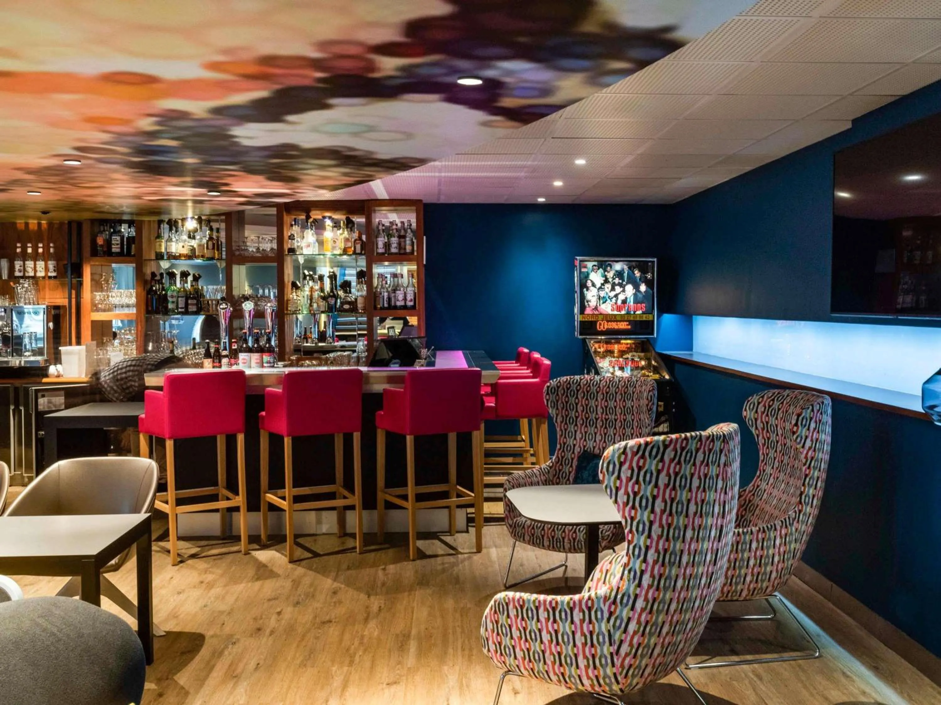 Lounge or bar in Hôtel Novotel Valenciennes