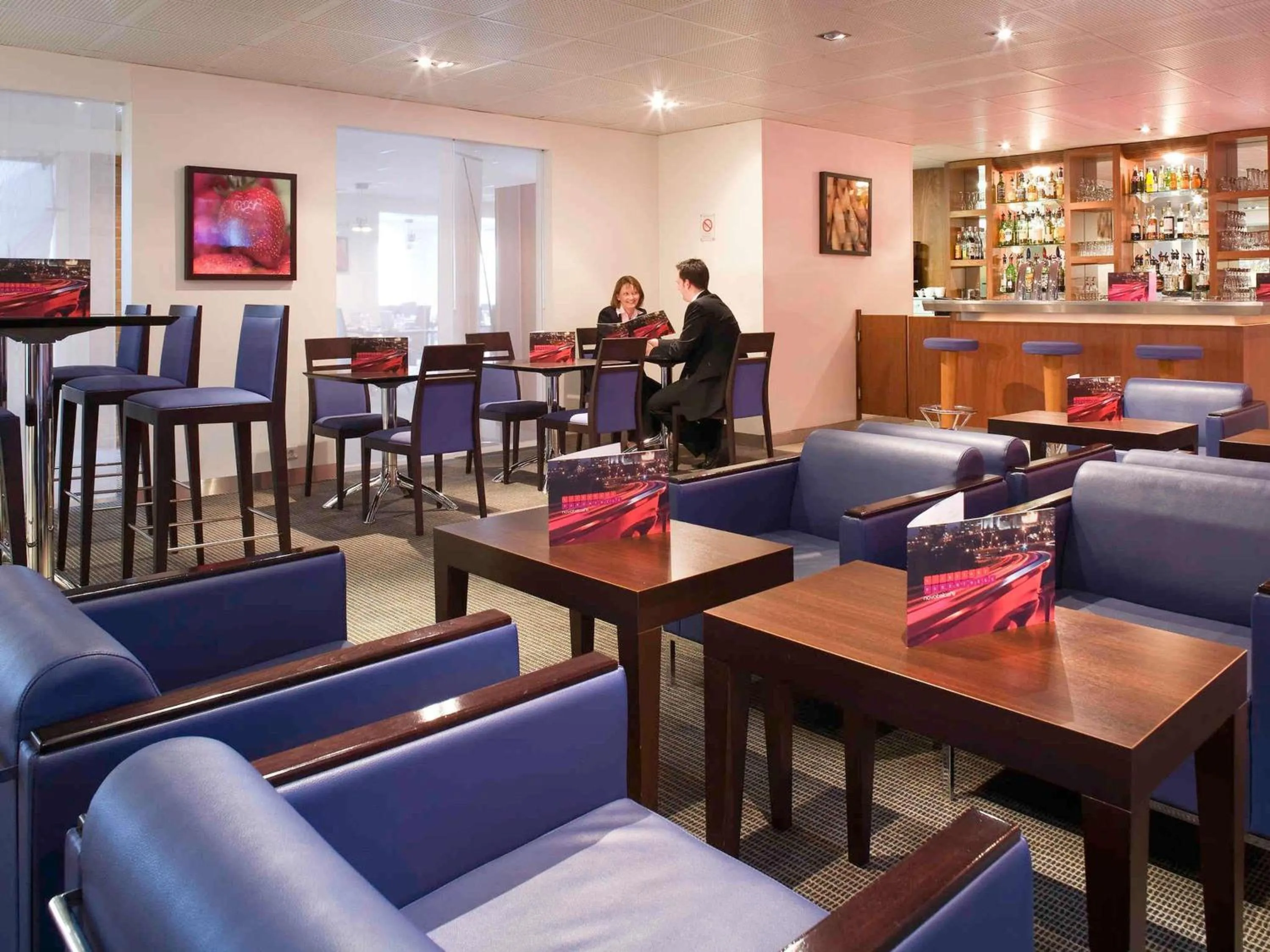 Lounge or bar in Hôtel Novotel Valenciennes