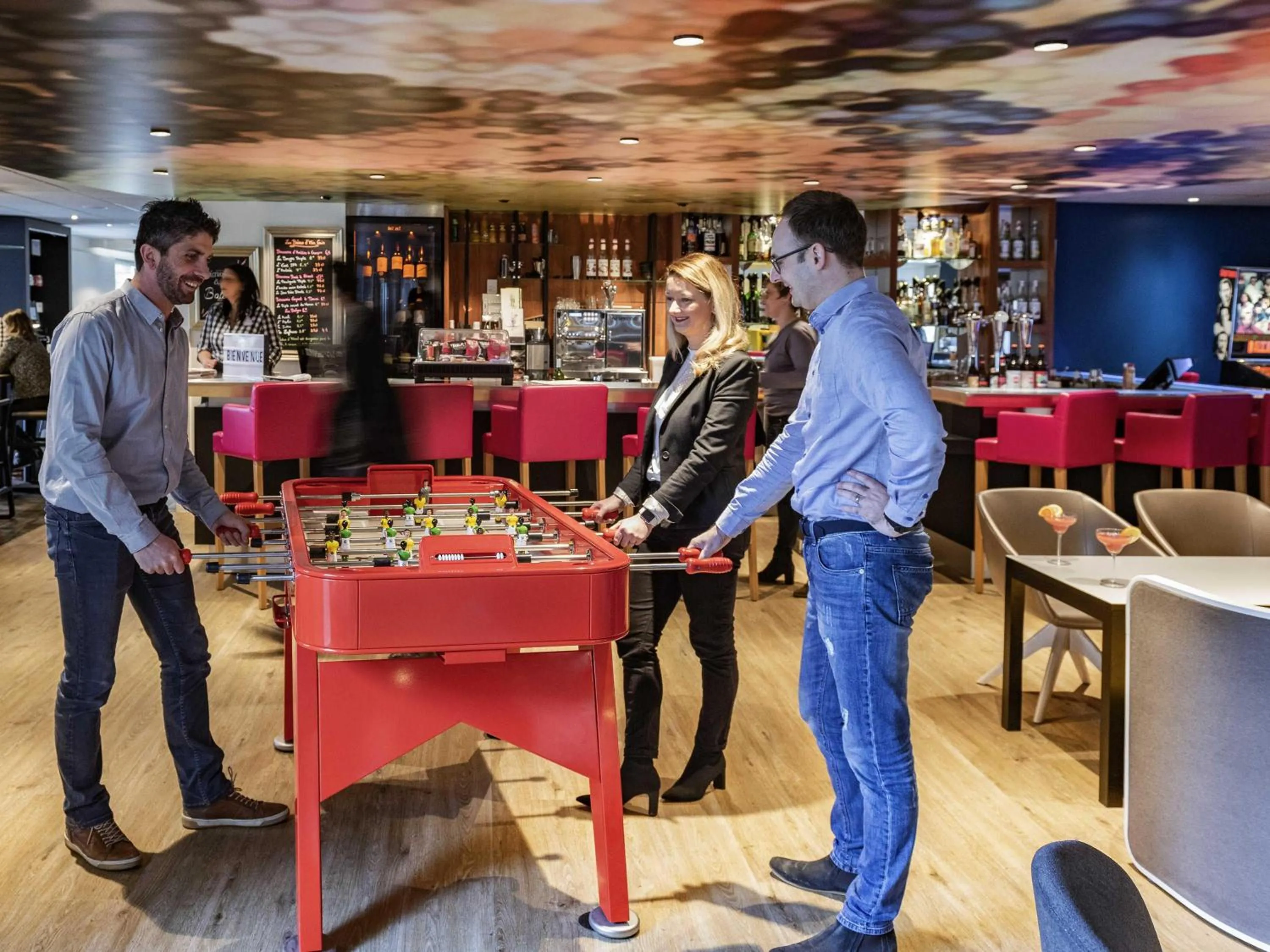 Lounge or bar in Hôtel Novotel Valenciennes