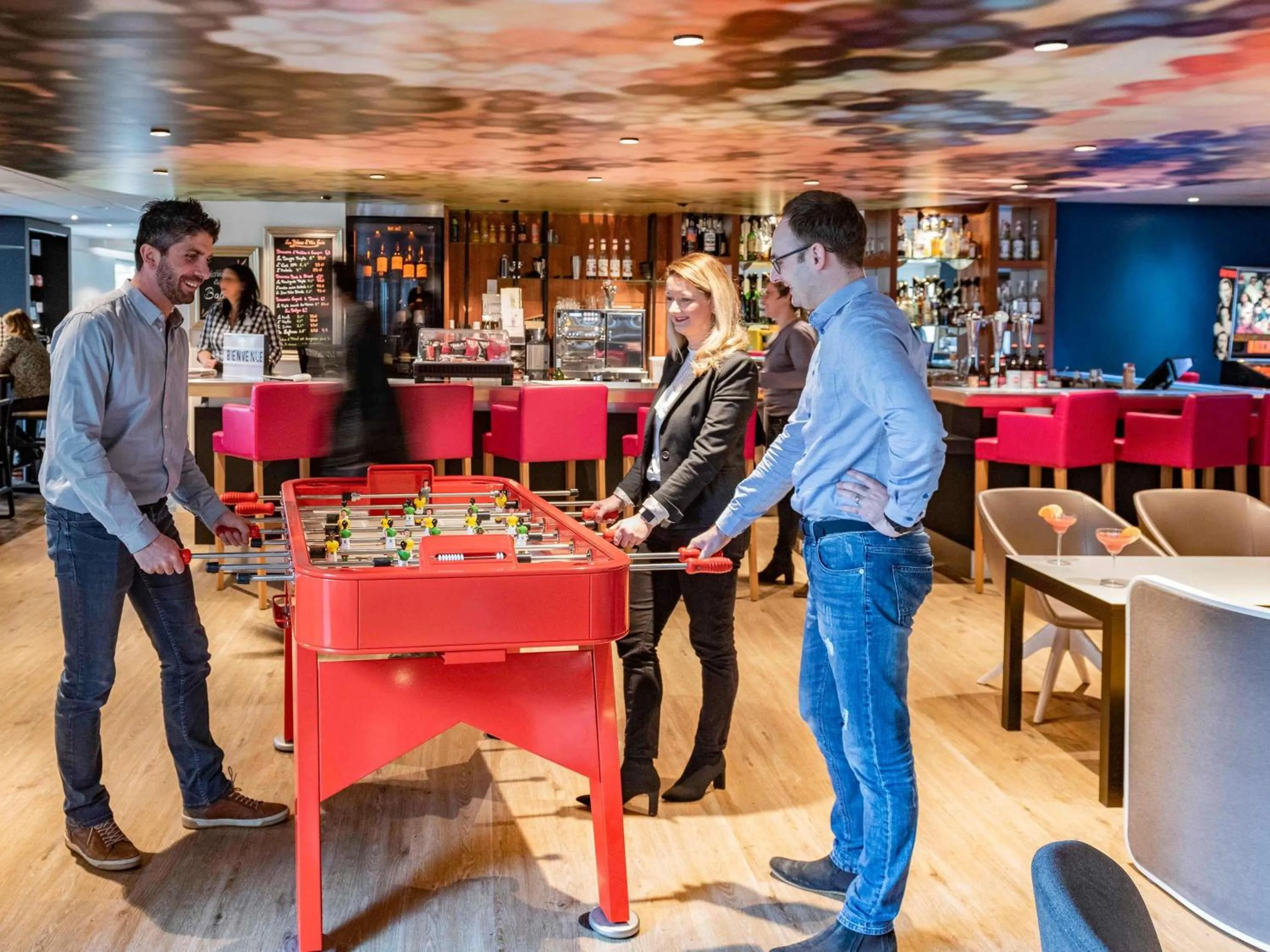 Lounge or bar in Hôtel Novotel Valenciennes