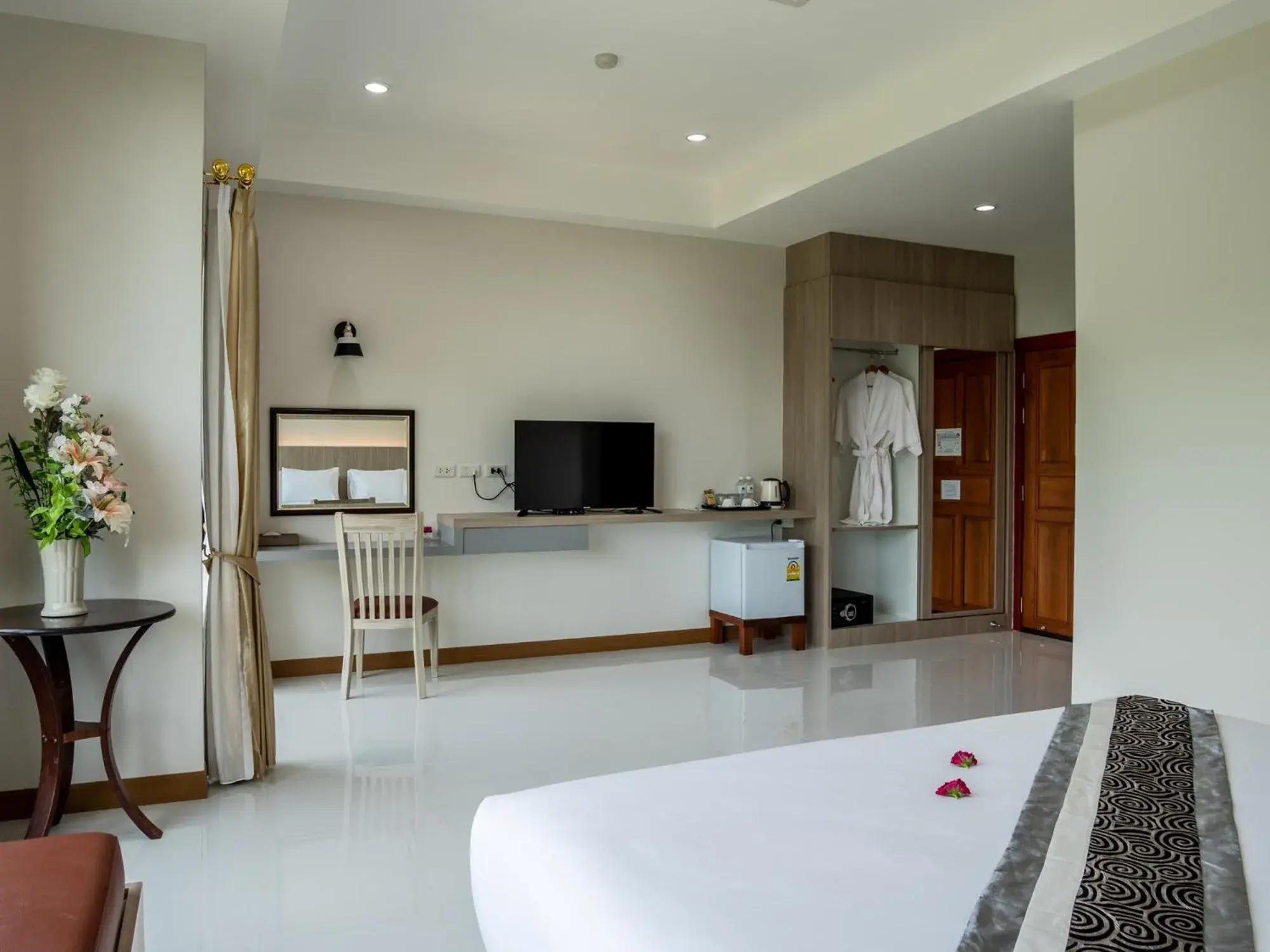 TV and multimedia, Bed in Ozone Hotel Khao Yai TV and multimedia, Bed in Ozone Hotel Khao Yai