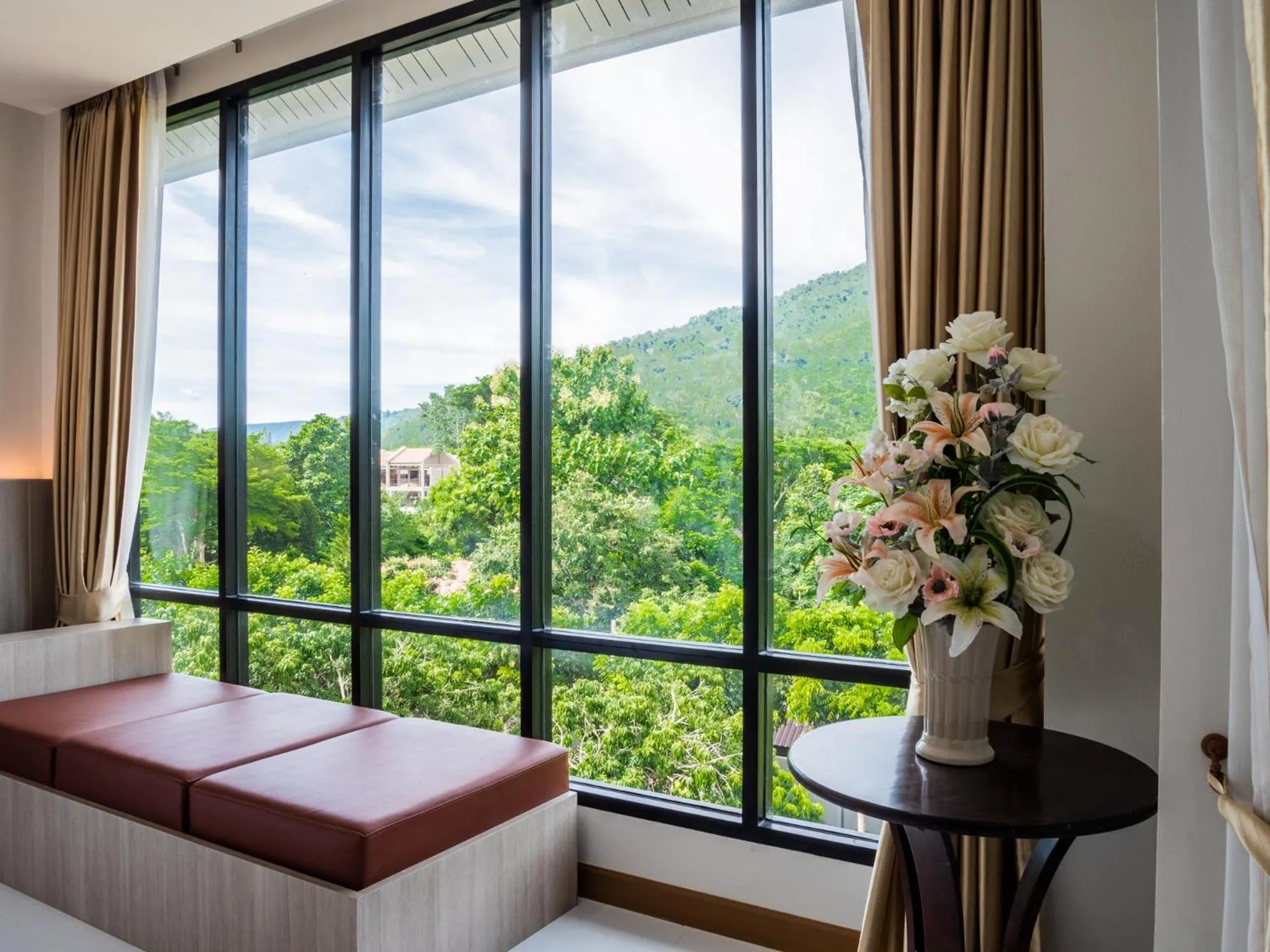 Mountain view, Bed in Ozone Hotel Khao Yai