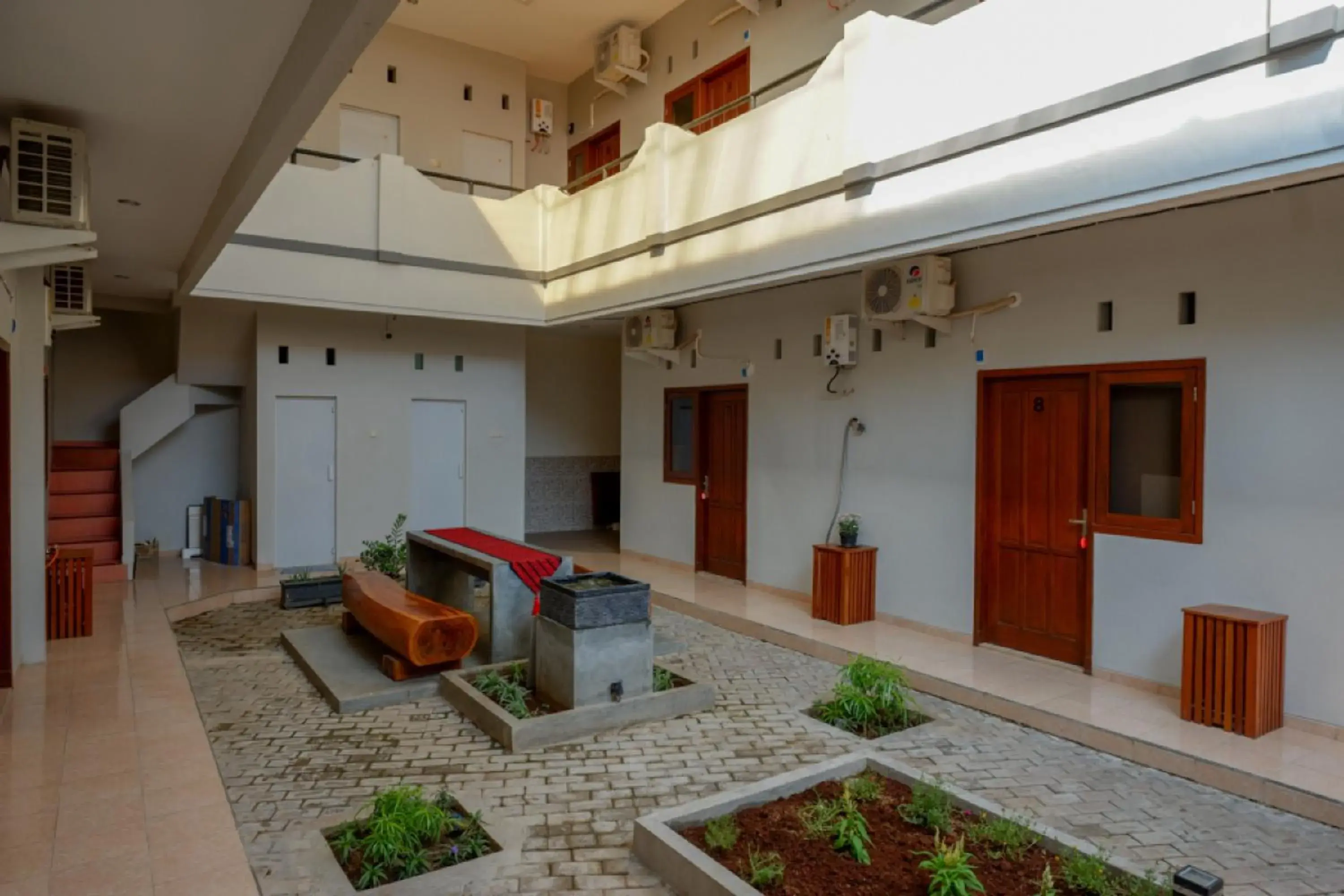 Facade/entrance in RedDoorz near Alun Alun Kudus 2 Facade/entrance in RedDoorz near Alun Alun Kudus 2