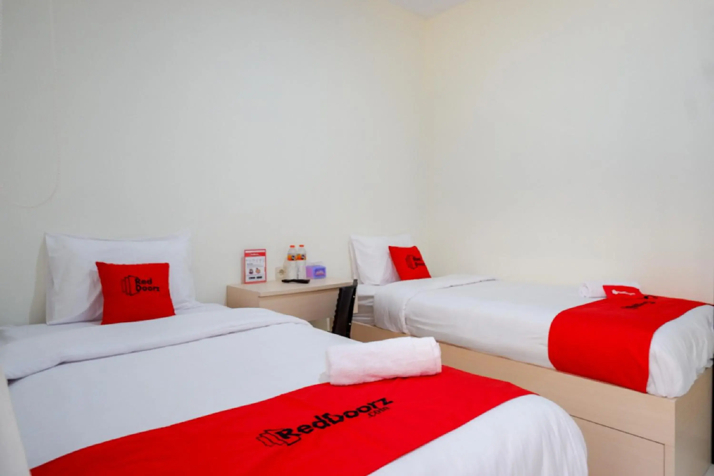 Bedroom, Bed in RedDoorz near Alun Alun Kudus 2 Bedroom, Bed in RedDoorz near Alun Alun Kudus 2