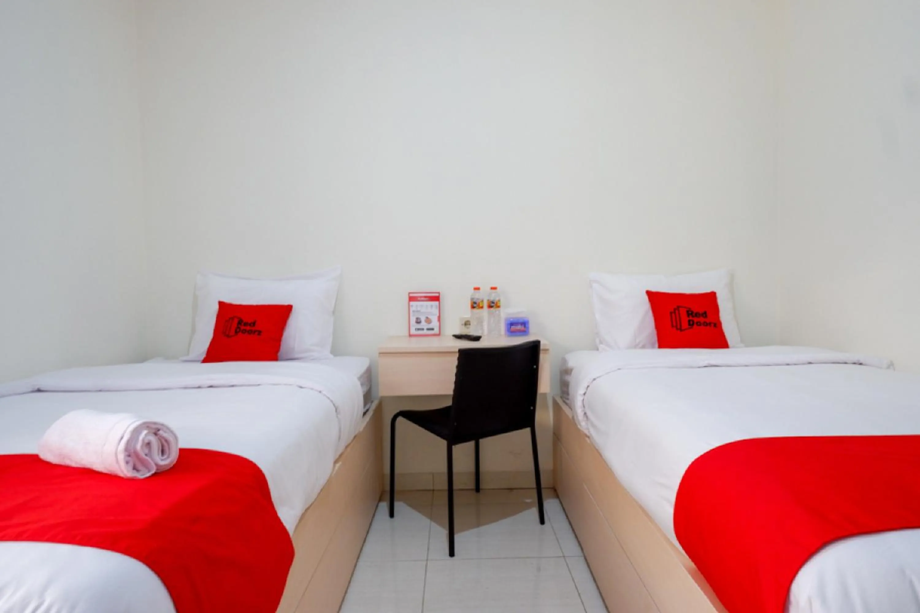 Bedroom, Bed in RedDoorz near Alun Alun Kudus 2