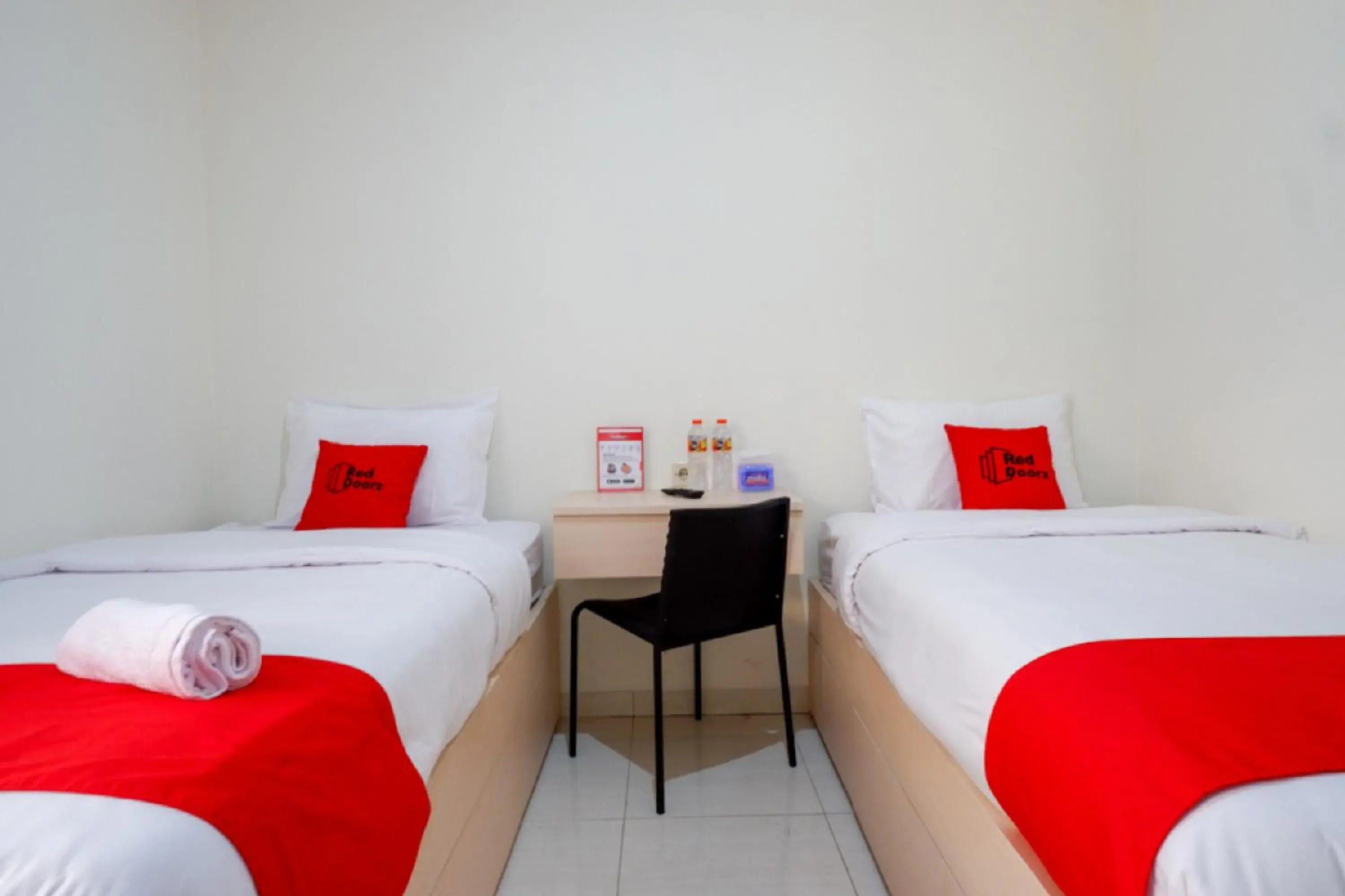 Bedroom, Bed in RedDoorz near Alun Alun Kudus 2 Bedroom, Bed in RedDoorz near Alun Alun Kudus 2