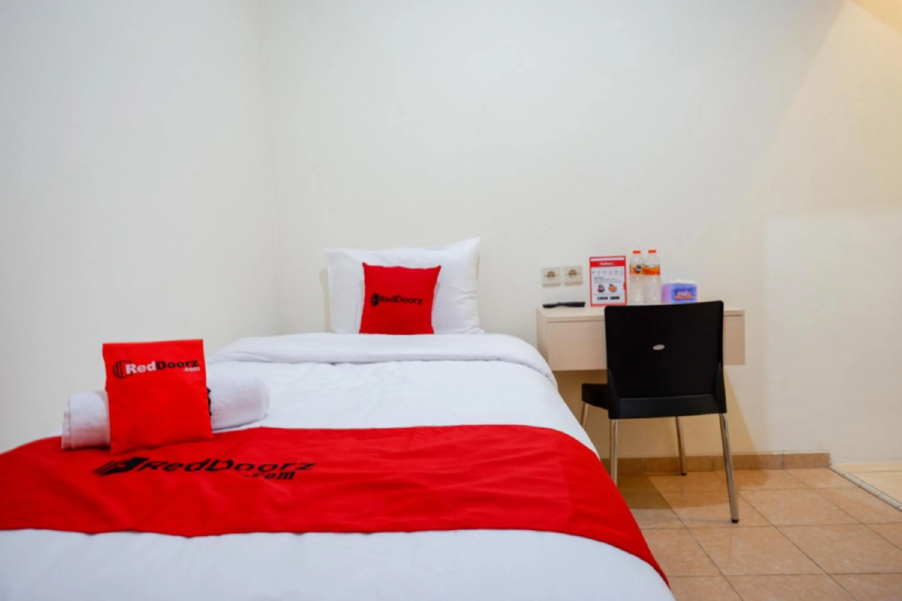 Bedroom, Bed in RedDoorz near Alun Alun Kudus 2