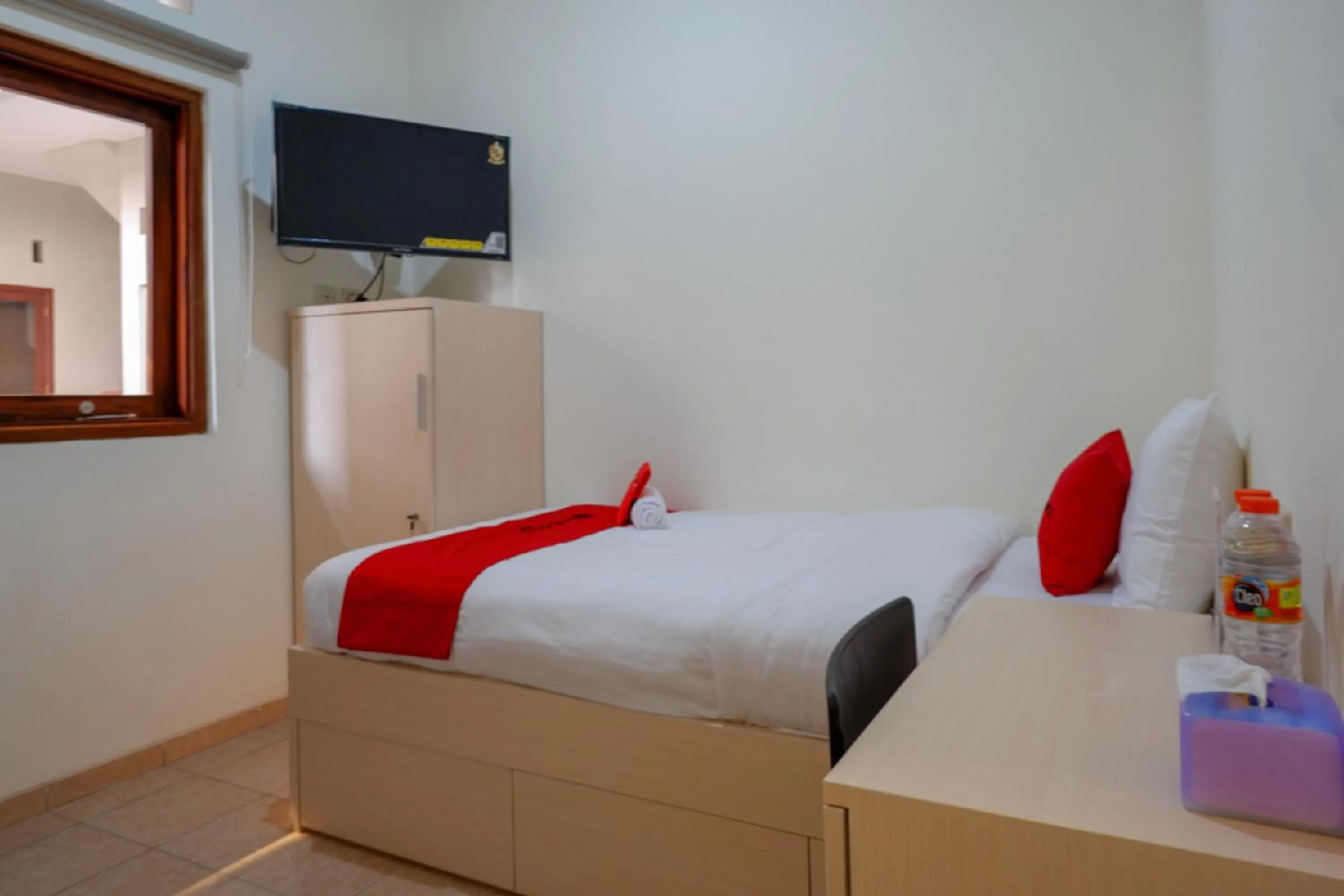 Bedroom, Bed in RedDoorz near Alun Alun Kudus 2