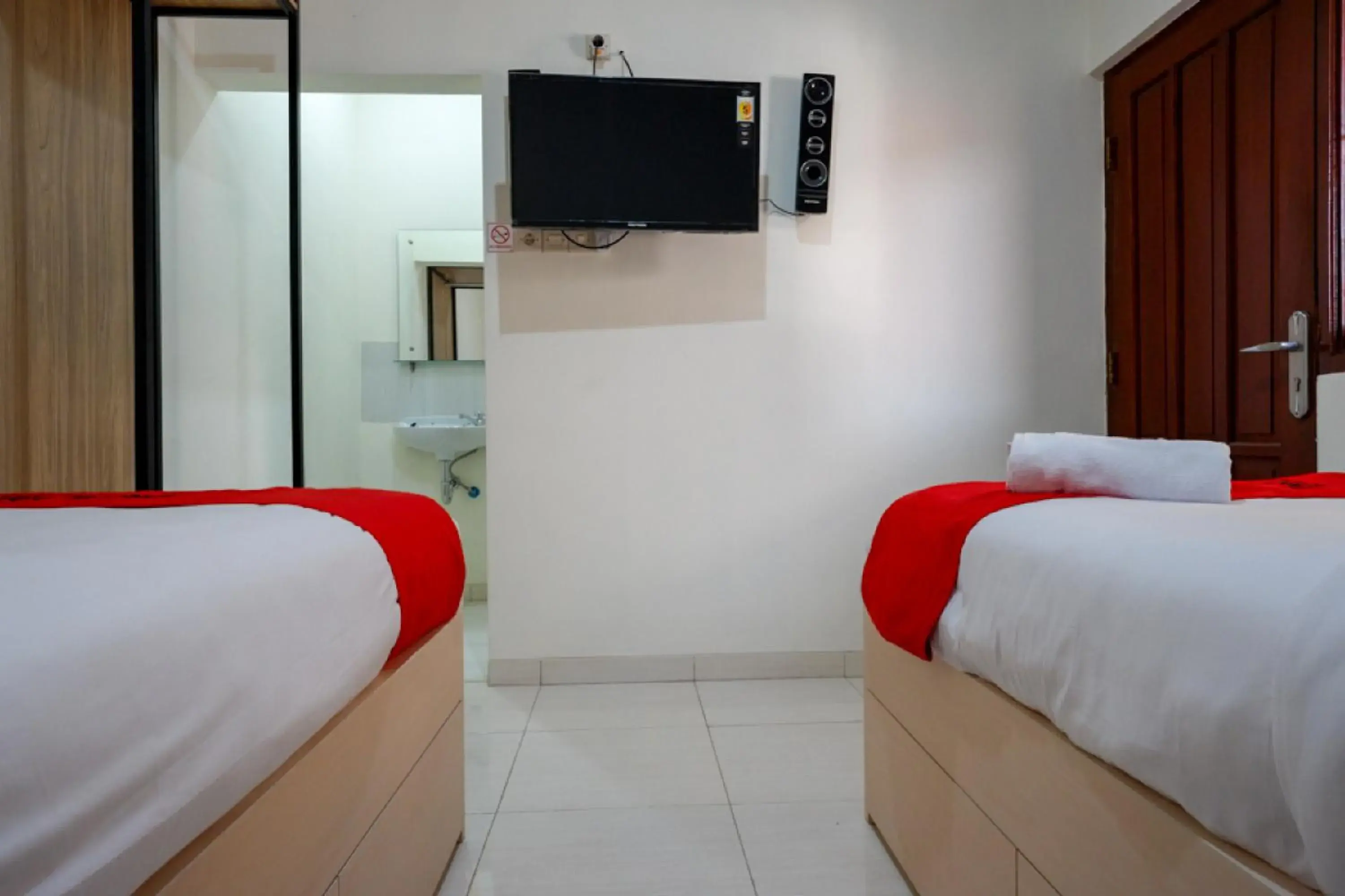 Bedroom, Bed in RedDoorz near Alun Alun Kudus 2 Bedroom, Bed in RedDoorz near Alun Alun Kudus 2