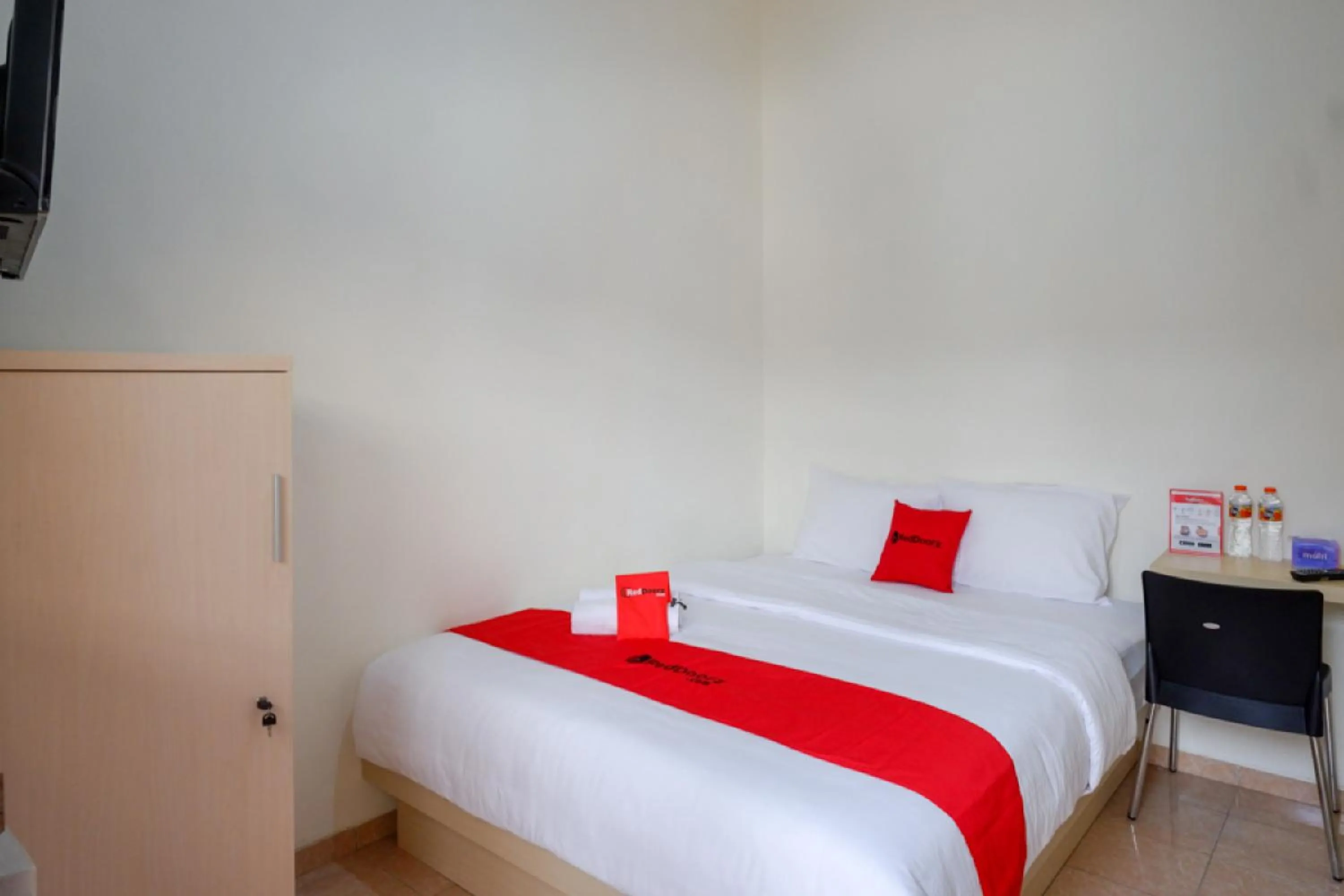 Bedroom, Bed in RedDoorz near Alun Alun Kudus 2