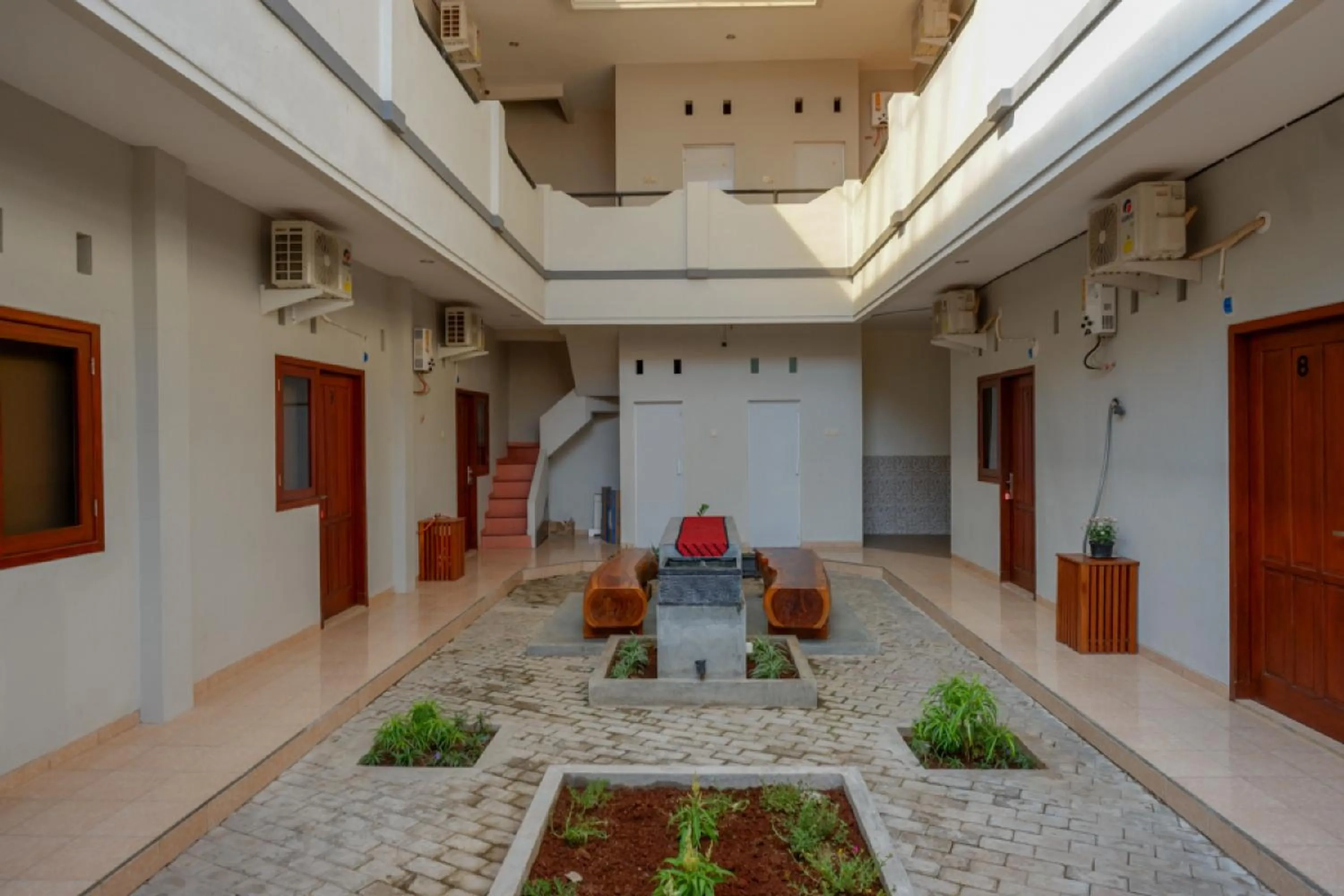 Lobby or reception in RedDoorz near Alun Alun Kudus 2