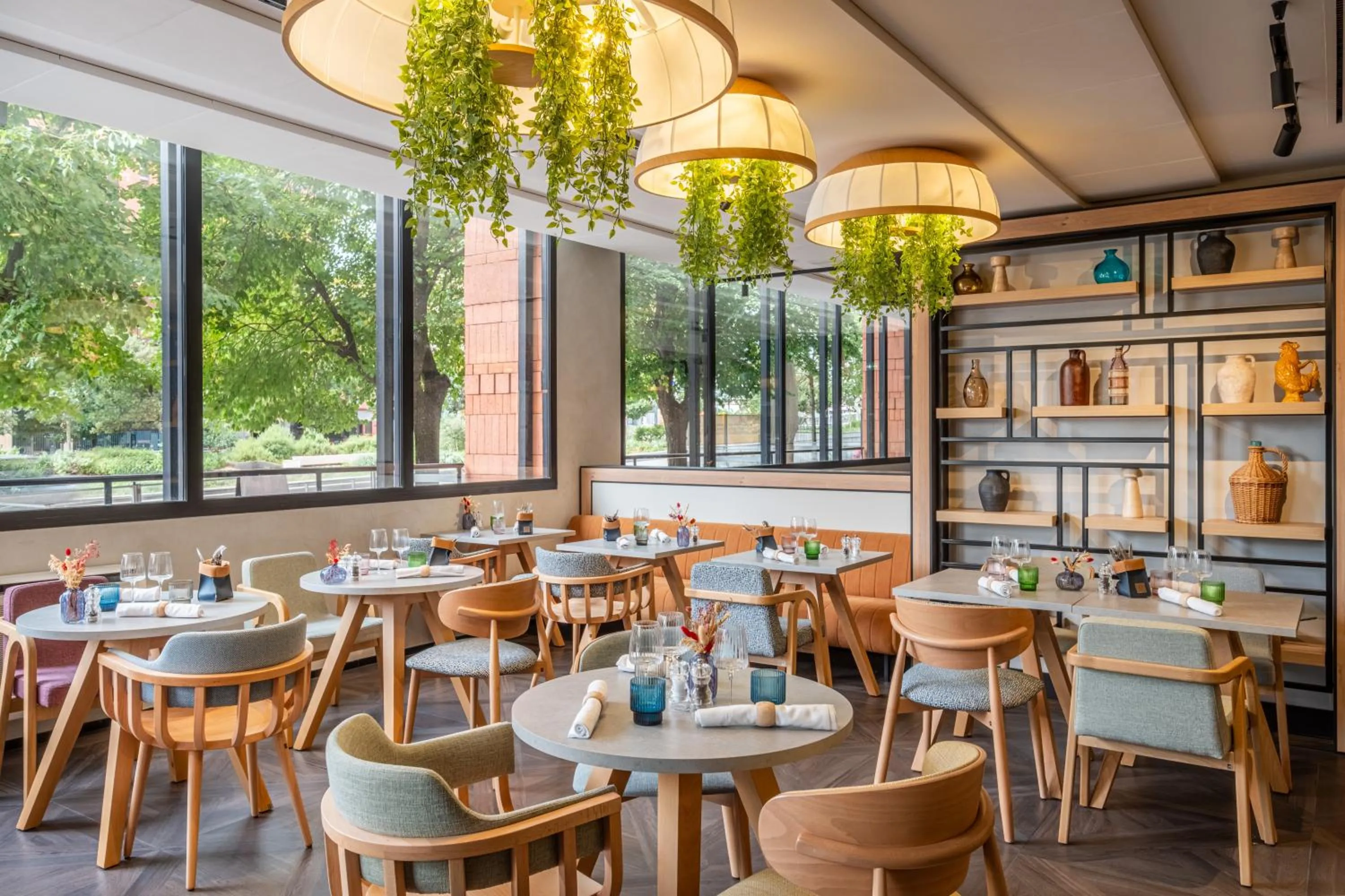 Restaurant/places to eat in FirstName Toulouse Résidence