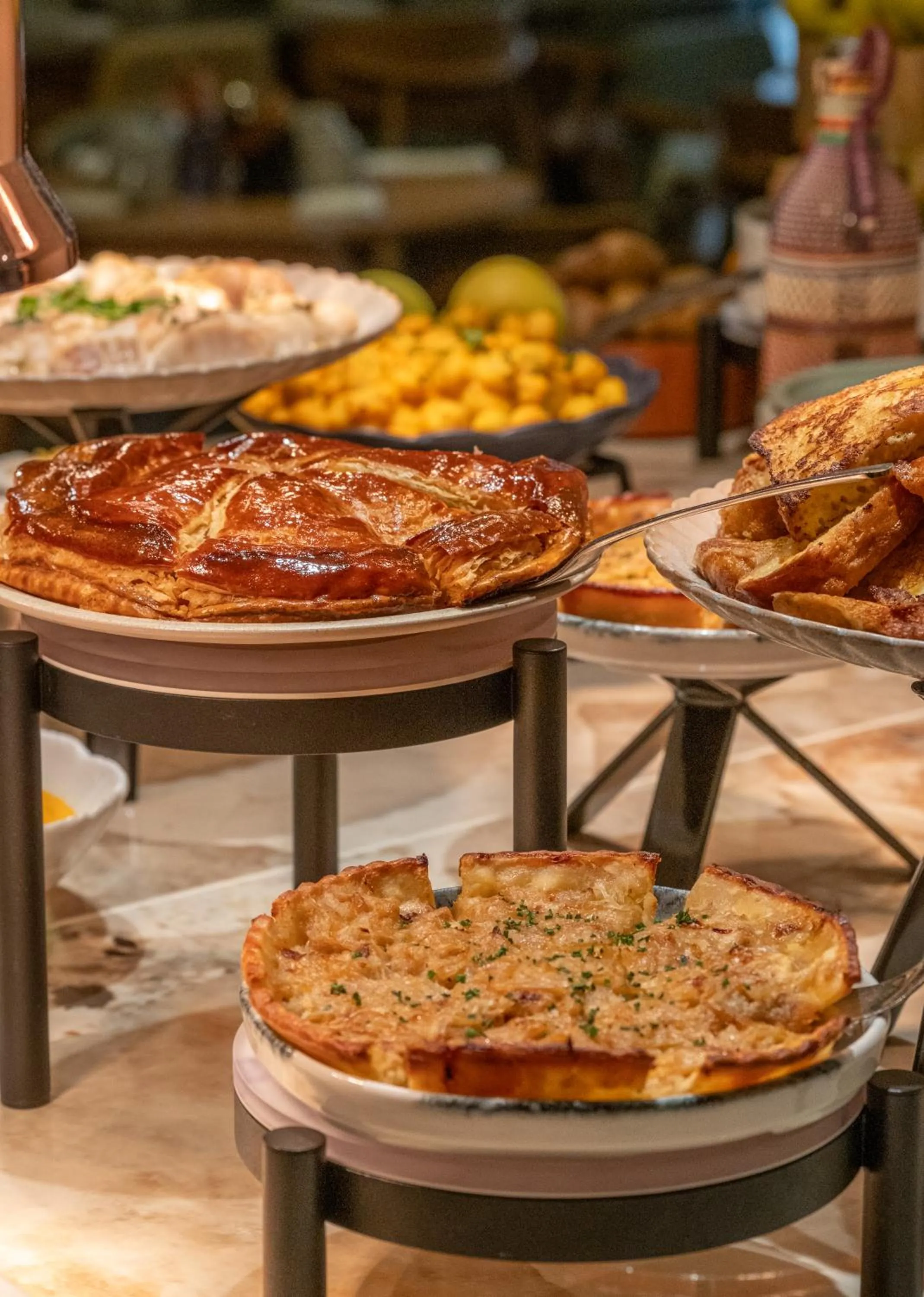 Restaurant/places to eat in FirstName Toulouse Résidence