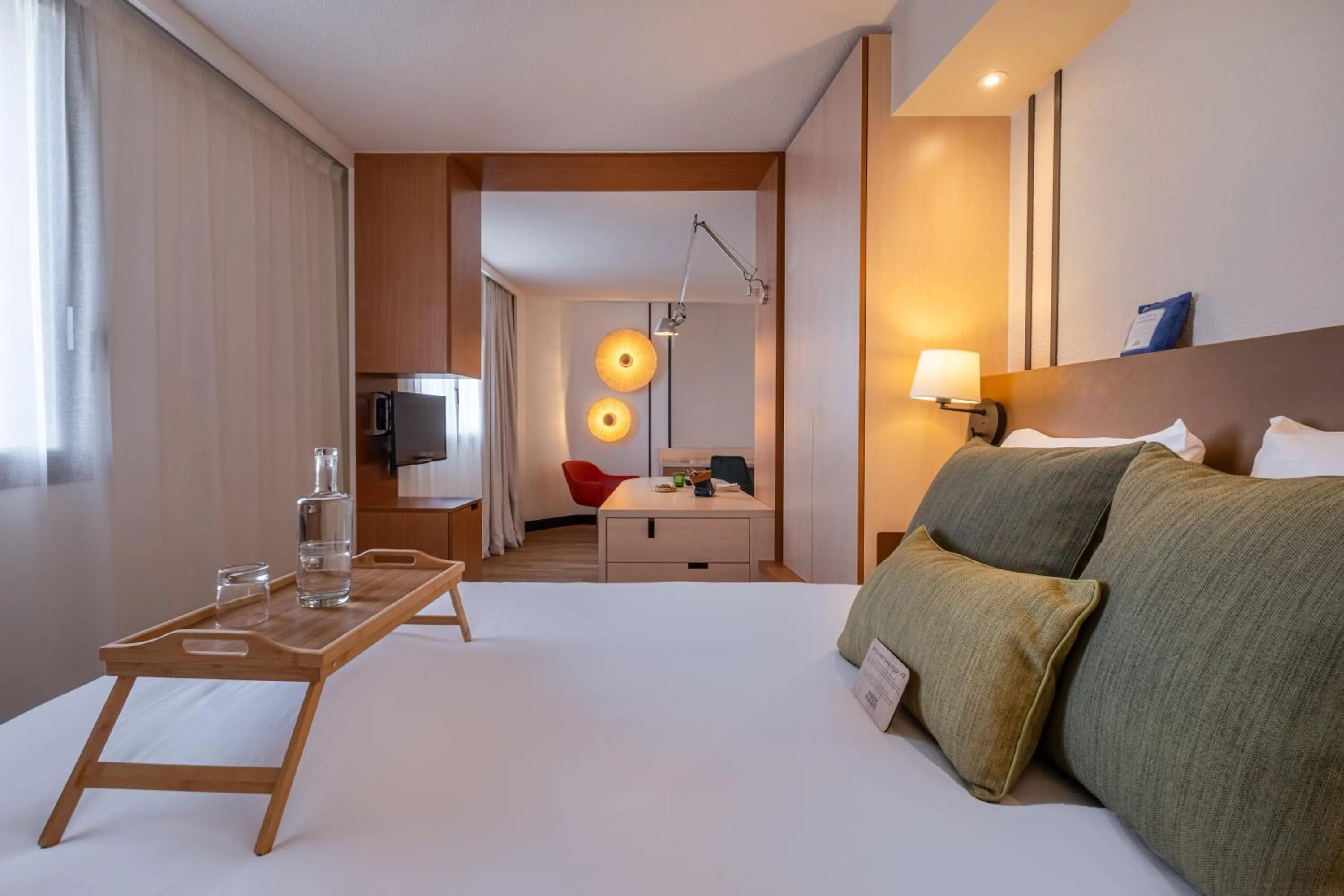 Bedroom, Bed in FirstName Toulouse Résidence