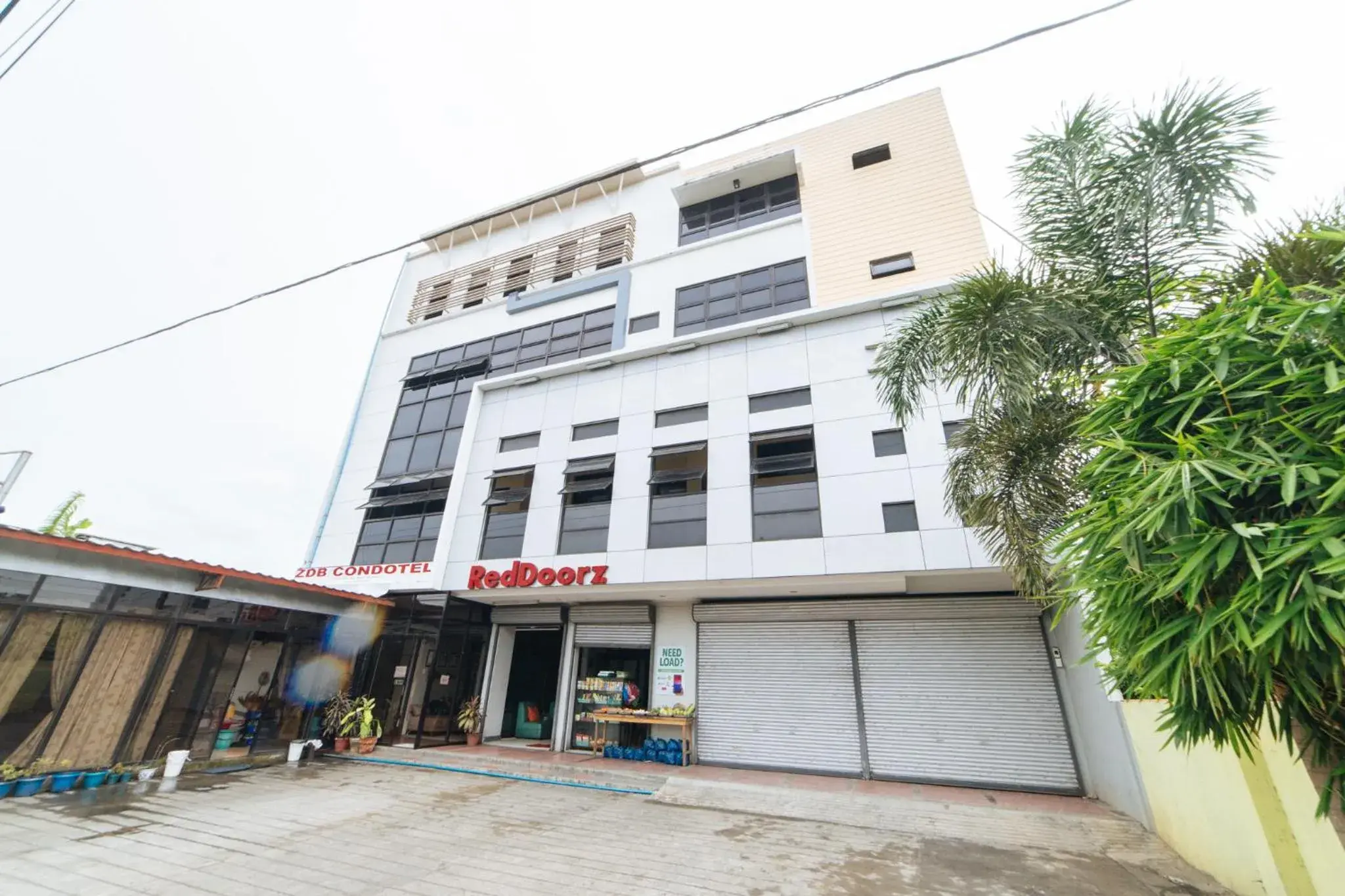 Property building in RedDoorz @ San Jose Tagbak Jaro Iloilo Property building in RedDoorz @ San Jose Tagbak Jaro Iloilo