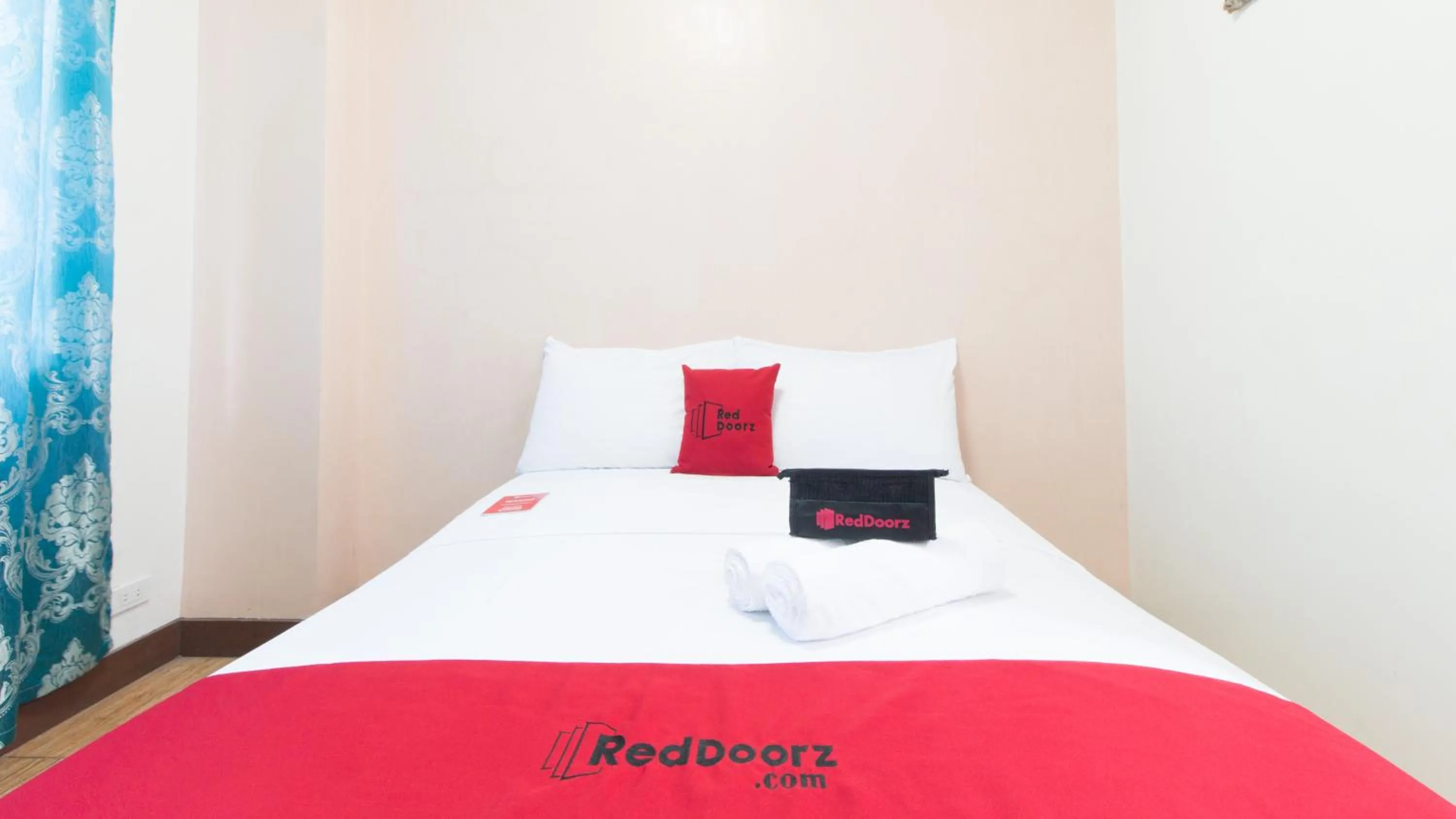 Photo of the whole room, Bed in RedDoorz @ San Jose Tagbak Jaro Iloilo