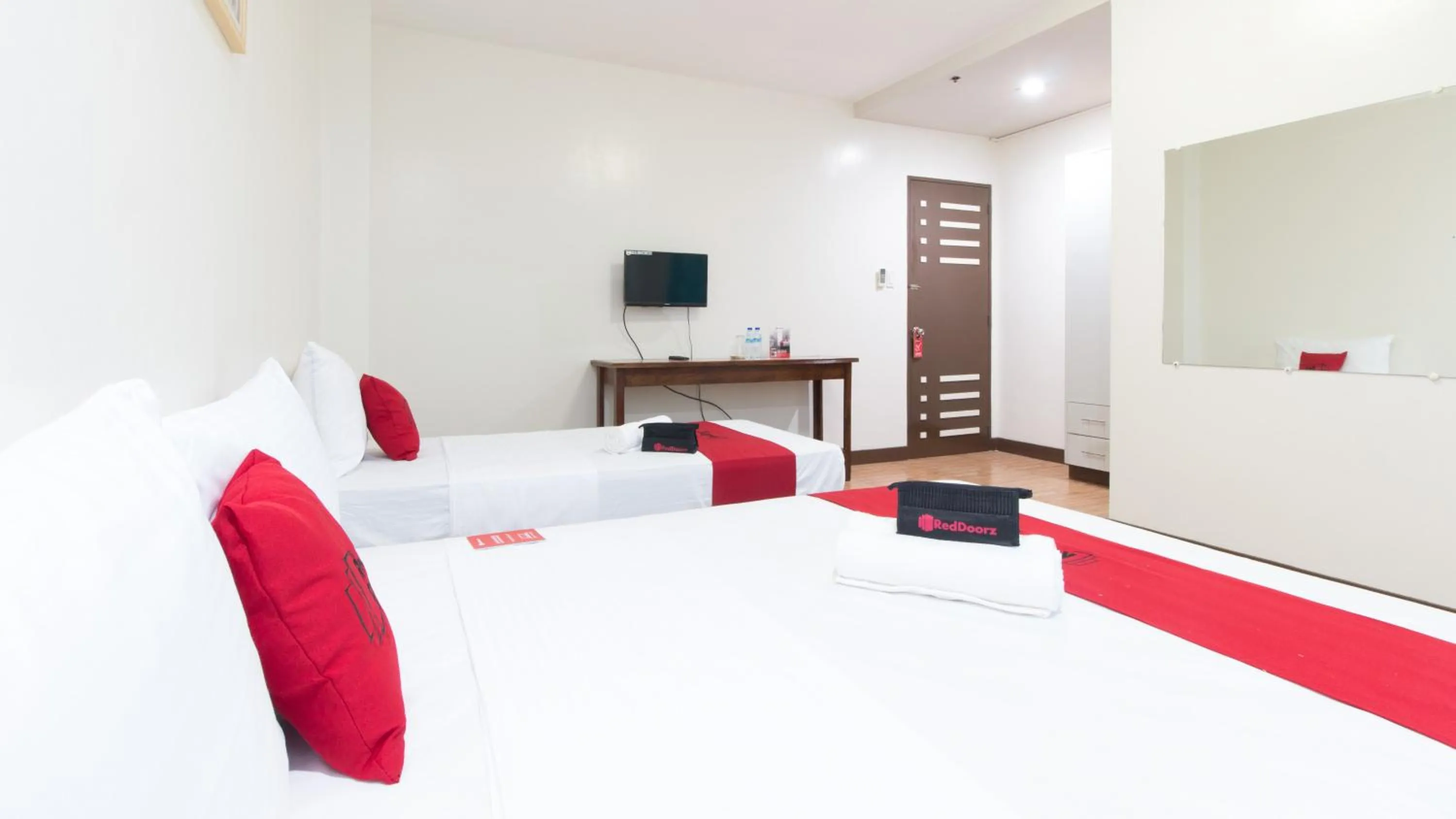 Photo of the whole room, Bed in RedDoorz @ San Jose Tagbak Jaro Iloilo
