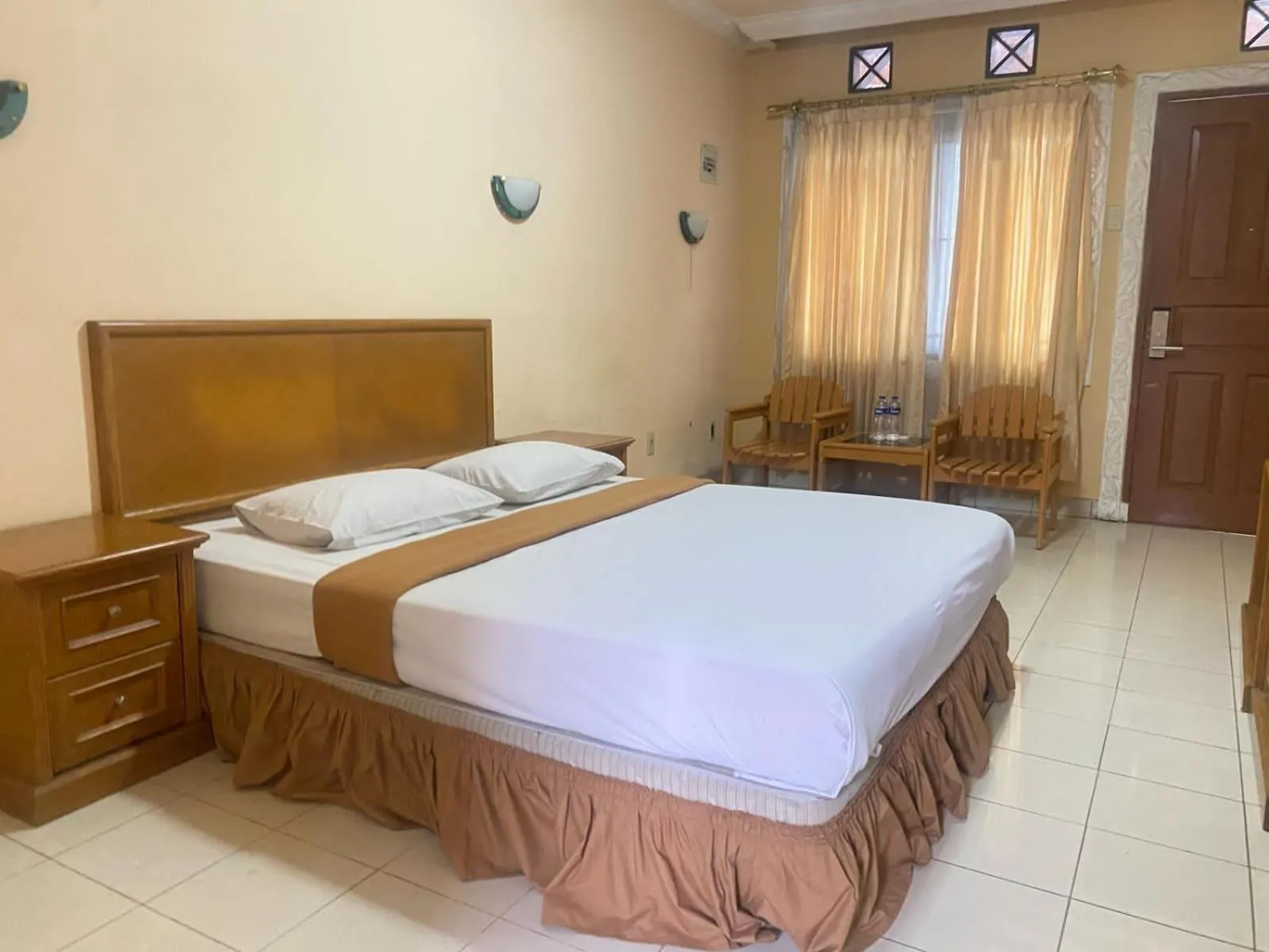 Bed in HOTEL & WISMA BINTANG JADAYAT