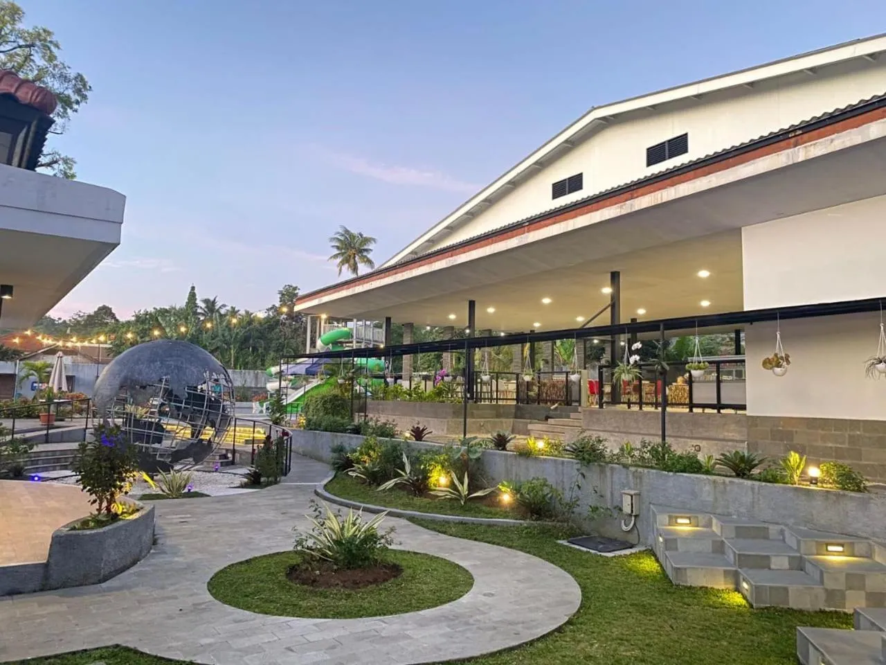 Property building in HOTEL & WISMA BINTANG JADAYAT