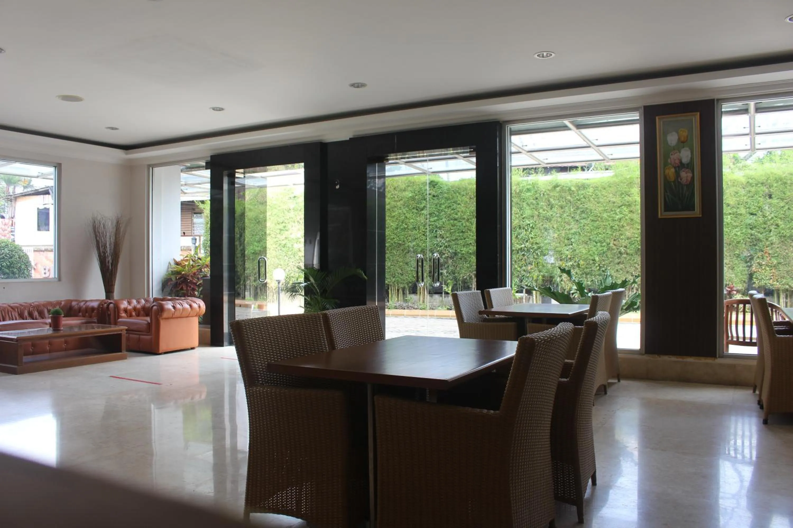 Restaurant/places to eat in HOTEL & WISMA BINTANG JADAYAT