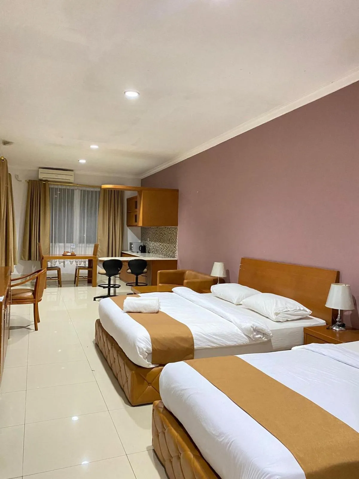 Bed in HOTEL & WISMA BINTANG JADAYAT