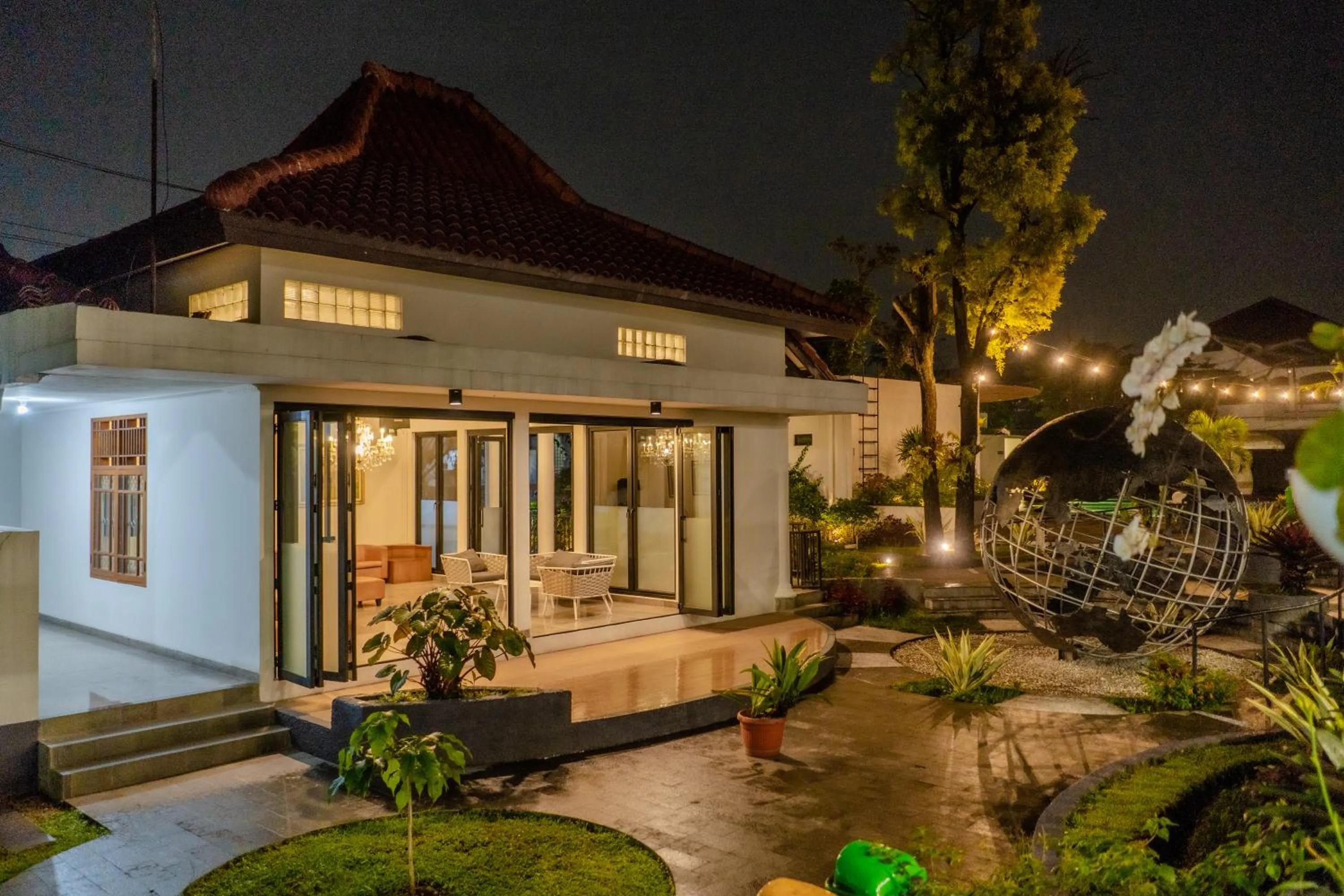 Property building in HOTEL & WISMA BINTANG JADAYAT