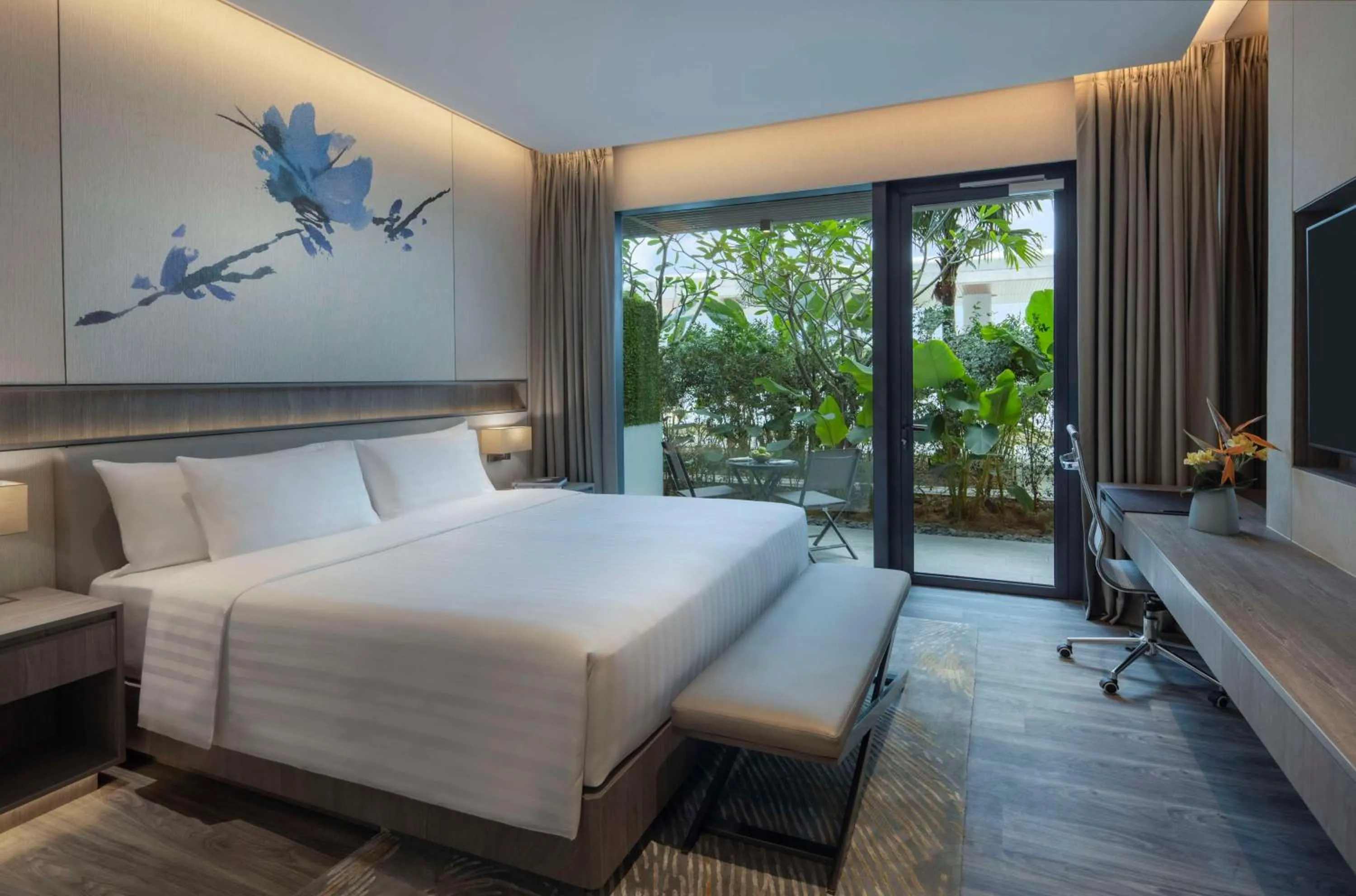 Bedroom, Bed in Dusit Thani Laguna Singapore