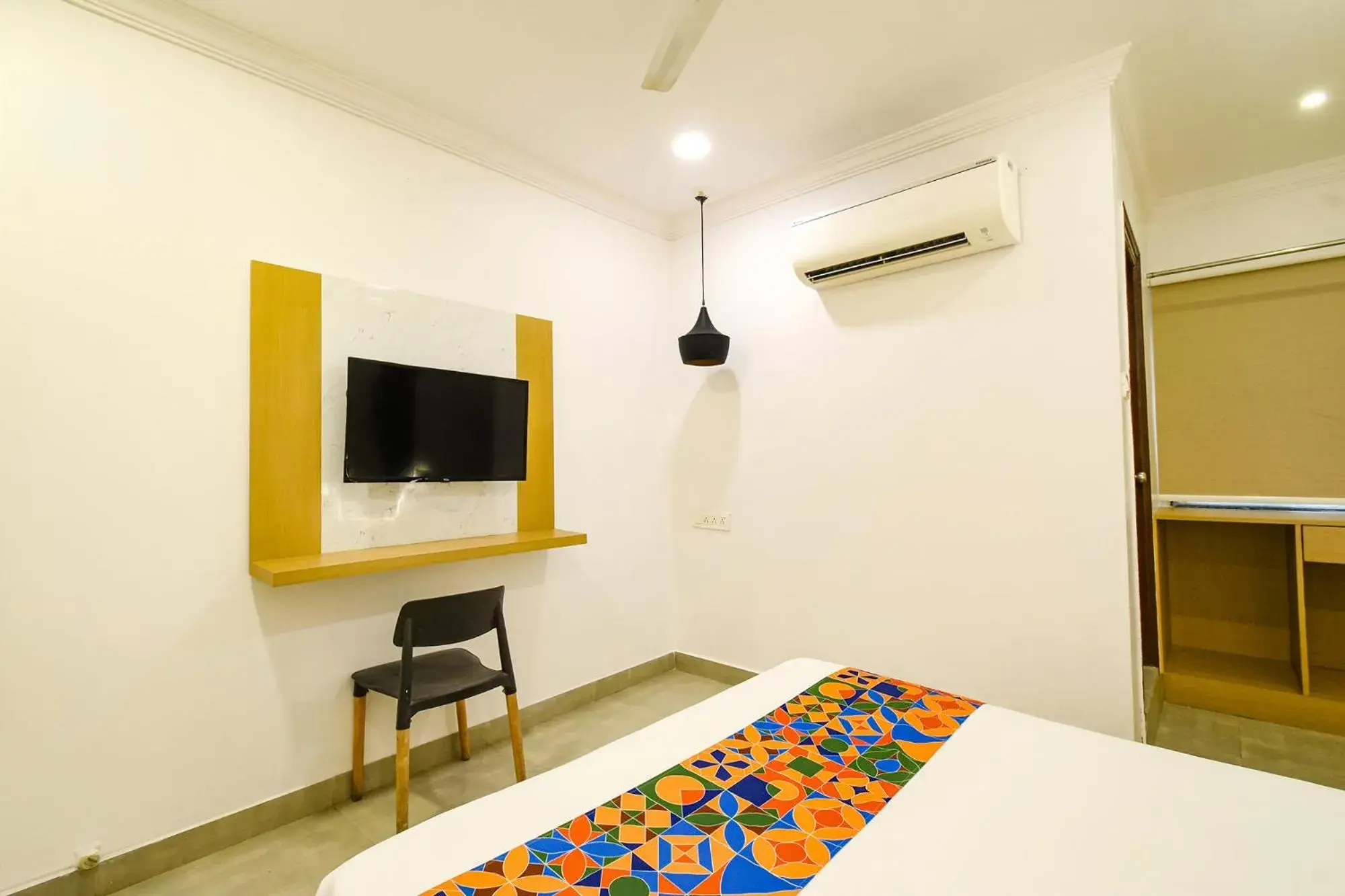 Bed in Fabhotel Cinco Primera Nr LV Prasad, Banjara Hills Bed in Fabhotel Cinco Primera Nr LV Prasad, Banjara Hills